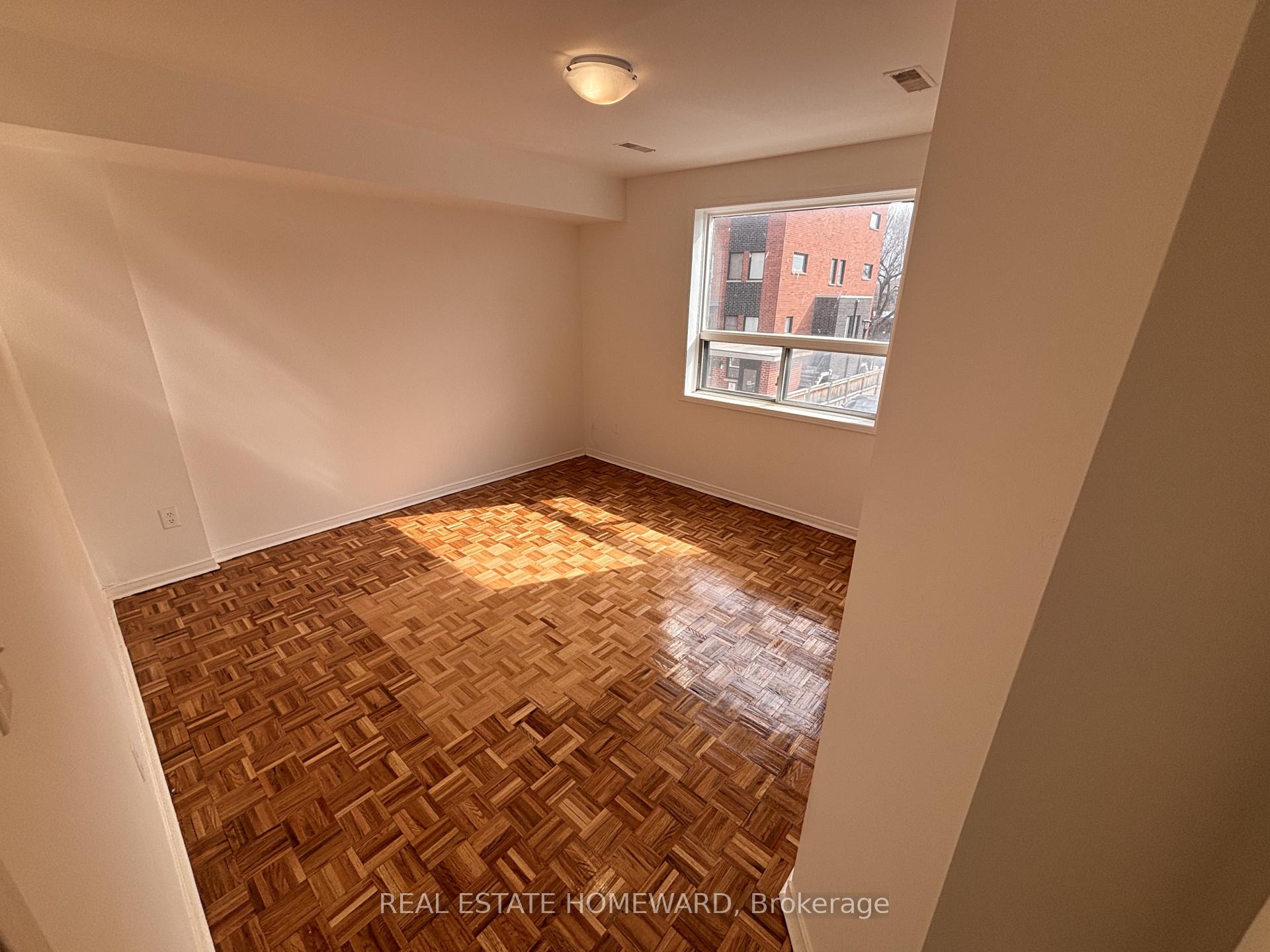 Photo 6 of Unit Upper, 879A Wilson Avenue, North York, Downsview-Roding-CFB — HOMEH