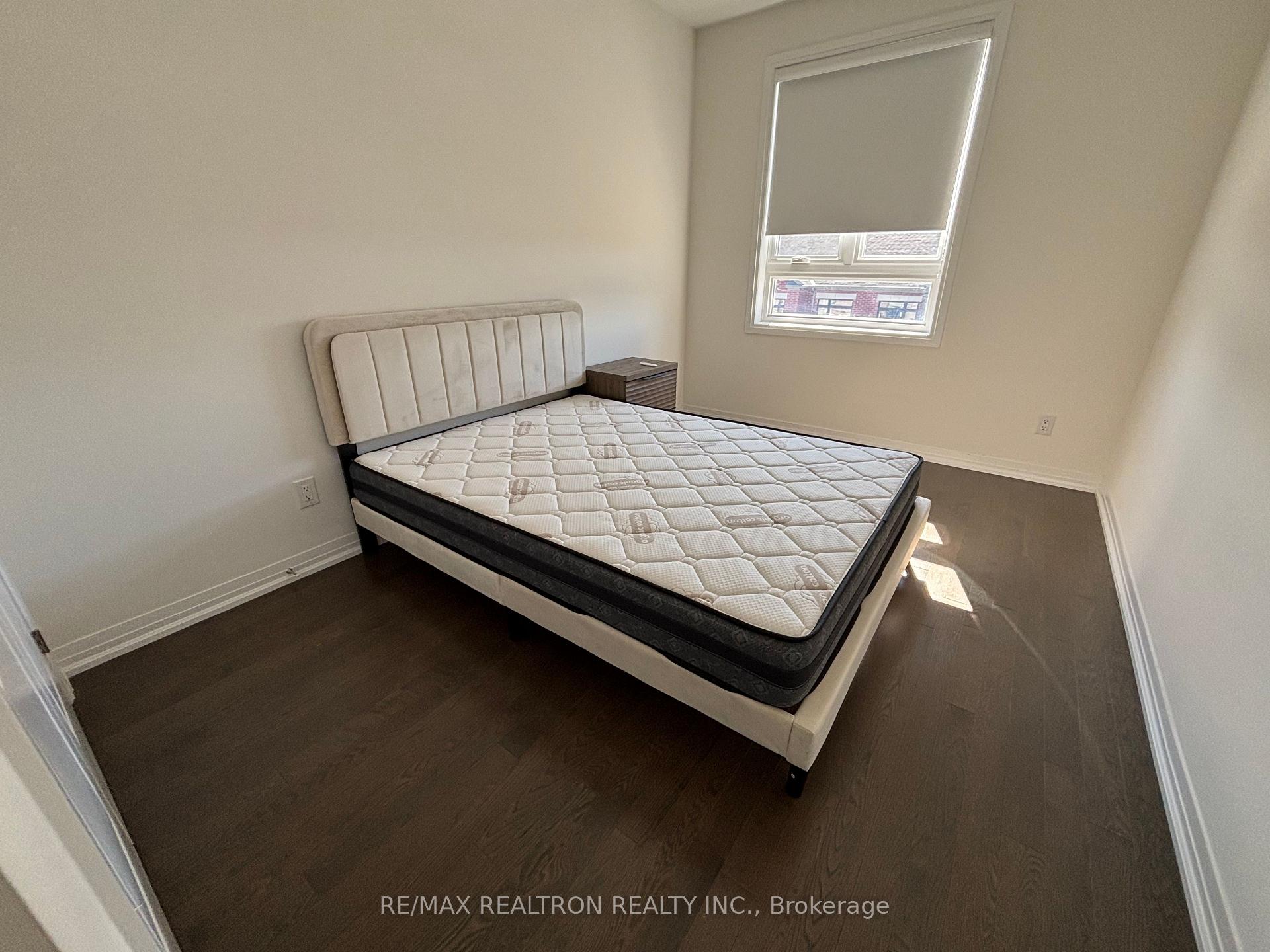Photo 7 of 90 Robert Eaton Avenue, Markham, Middlefield — HOMEH