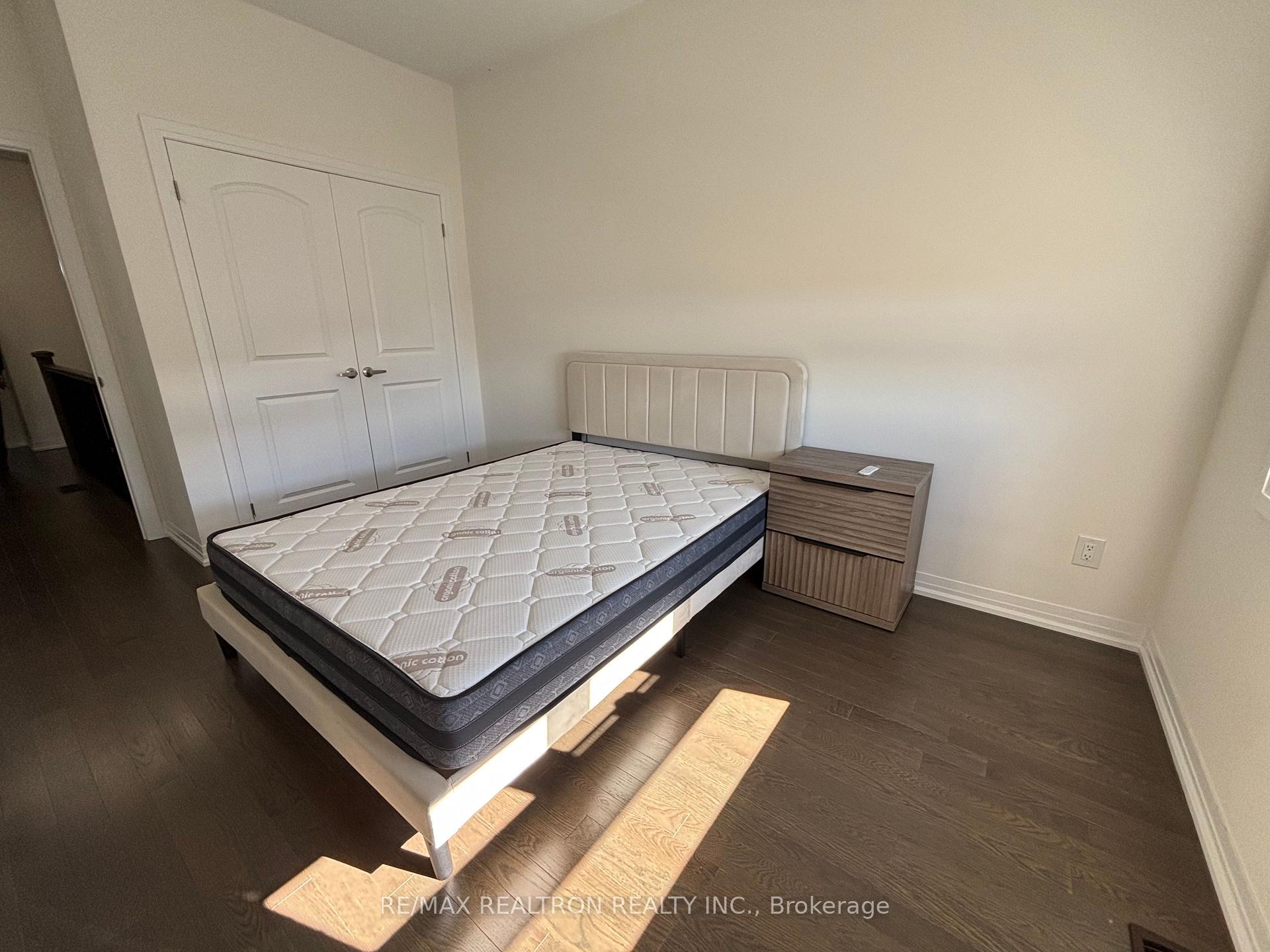 Photo 8 of 90 Robert Eaton Avenue, Markham, Middlefield — HOMEH
