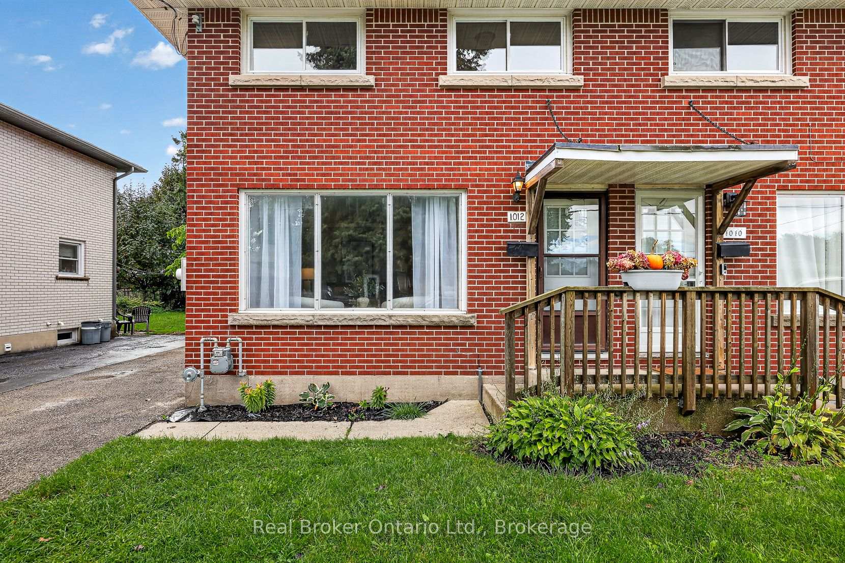 Photo 2 of 1012 Warwick Street, Woodstock, Woodstock - North — HOMEH