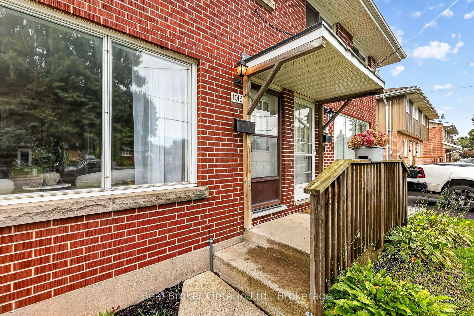 Photo 4 of 1012 Warwick Street, Woodstock, Woodstock - North — HOMEH