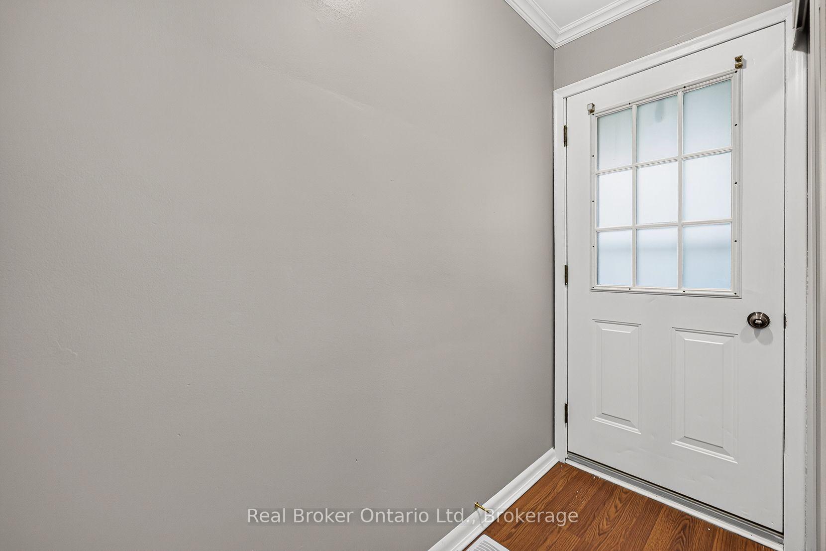 Photo 5 of 1012 Warwick Street, Woodstock, Woodstock - North — HOMEH