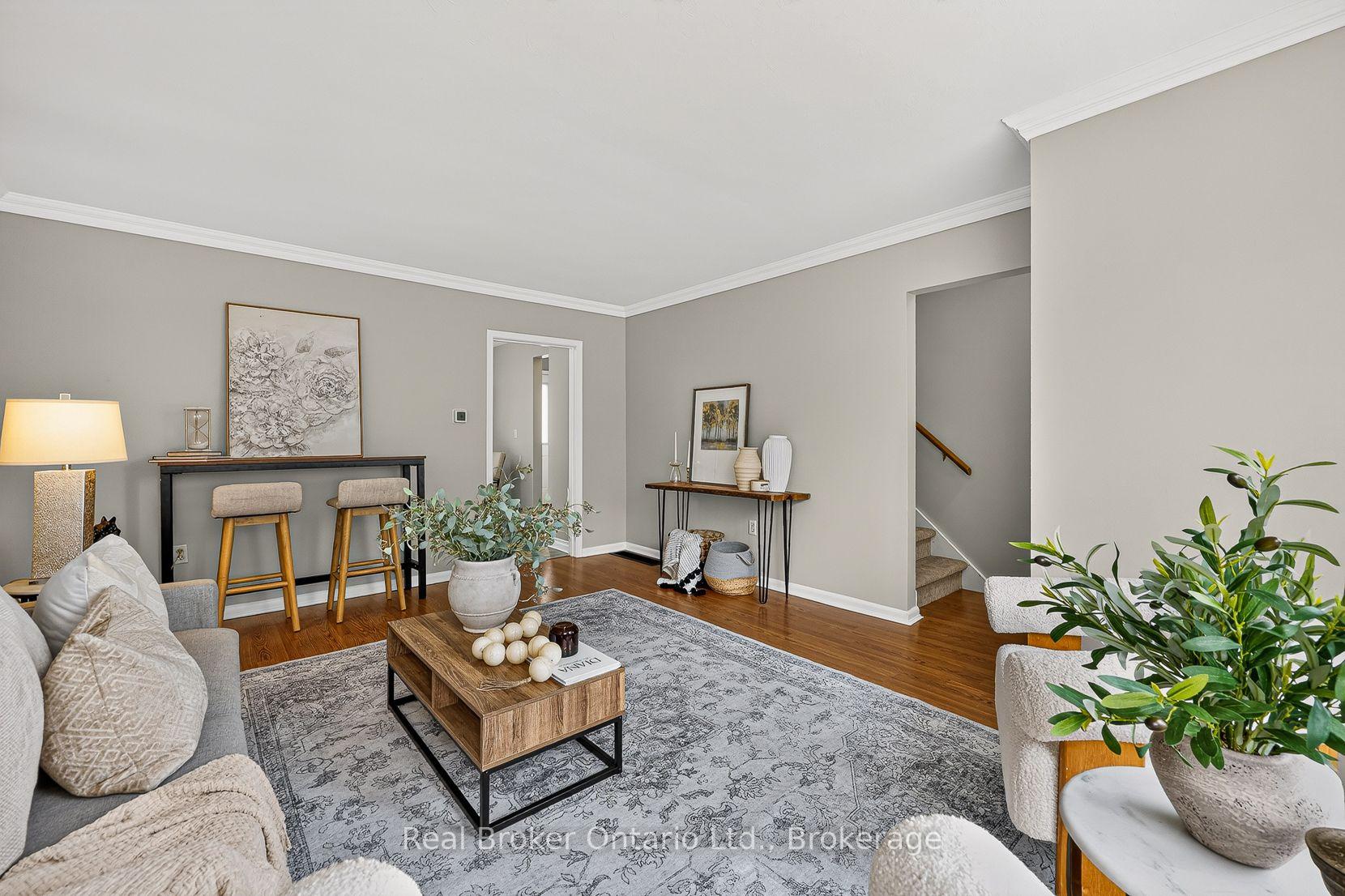 Photo 10 of 1012 Warwick Street, Woodstock, Woodstock - North — HOMEH