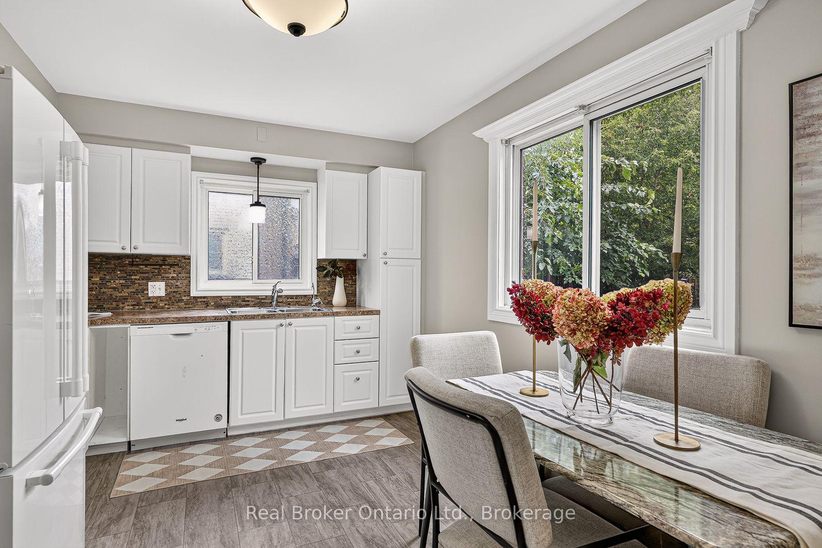Photo 13 of 1012 Warwick Street, Woodstock, Woodstock - North — HOMEH
