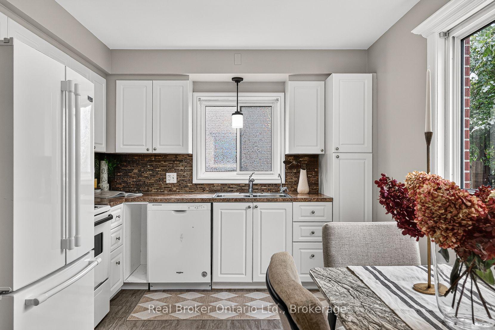 Photo 14 of 1012 Warwick Street, Woodstock, Woodstock - North — HOMEH