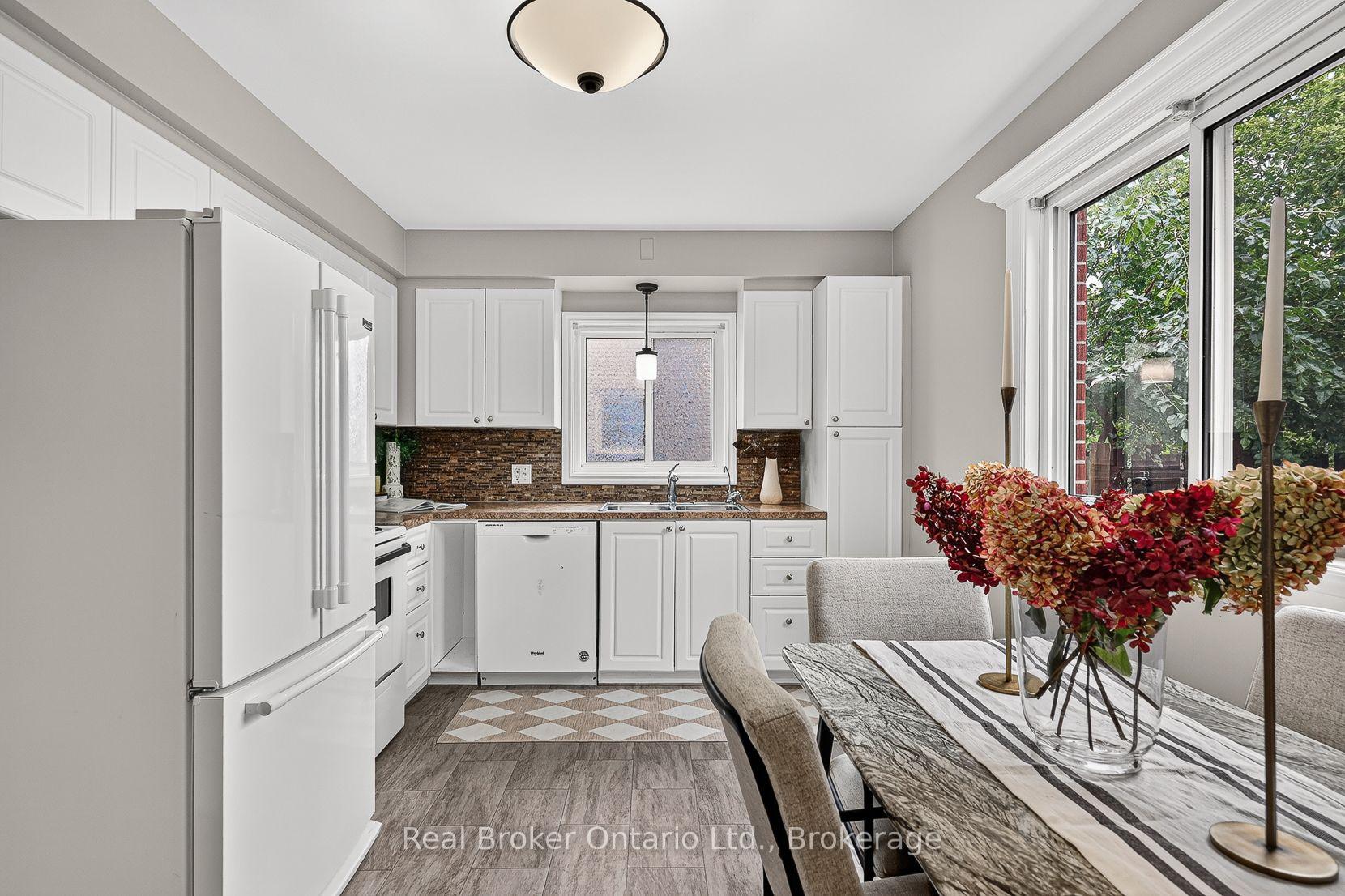 Photo 15 of 1012 Warwick Street, Woodstock, Woodstock - North — HOMEH