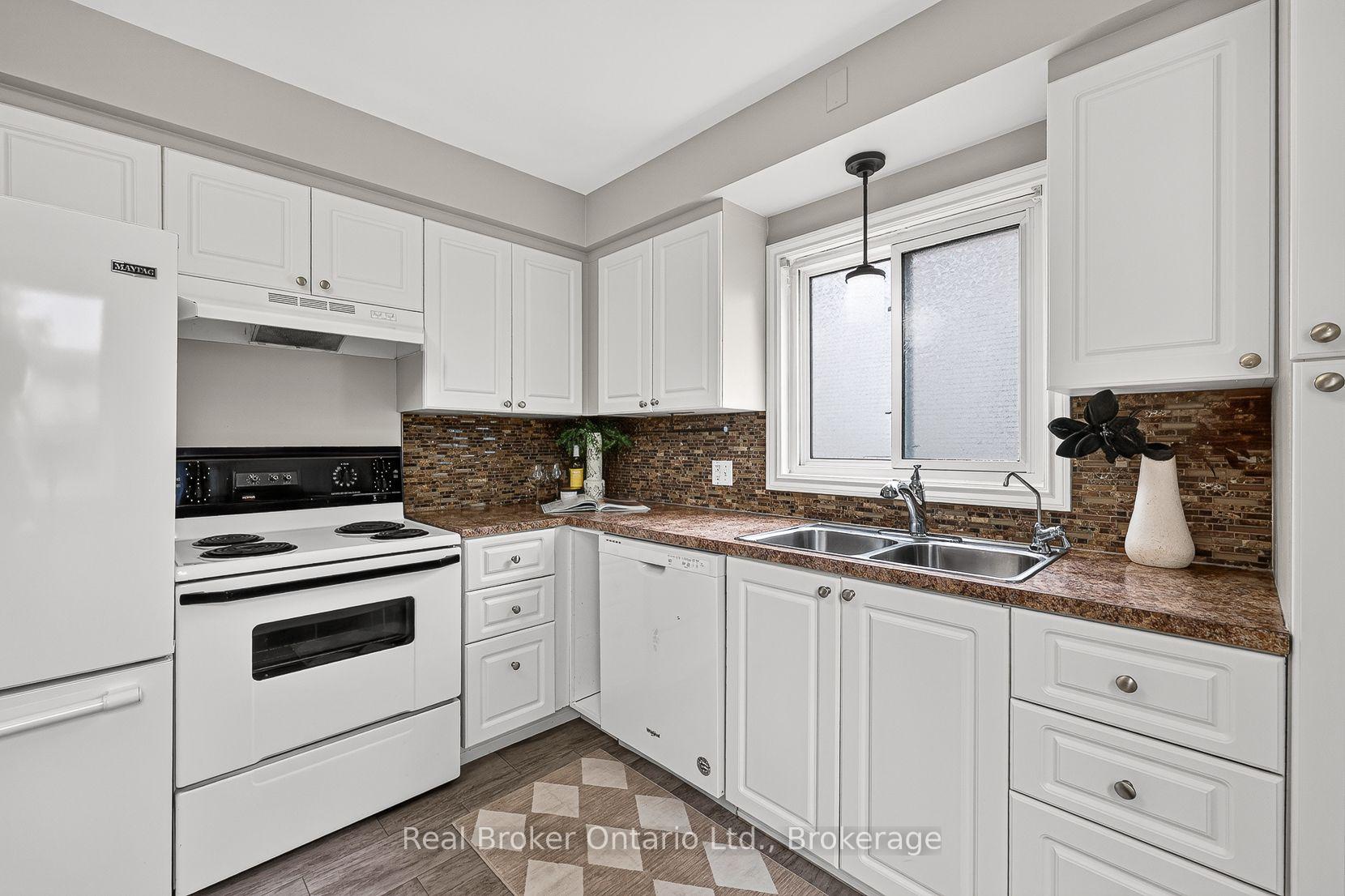 Photo 16 of 1012 Warwick Street, Woodstock, Woodstock - North — HOMEH