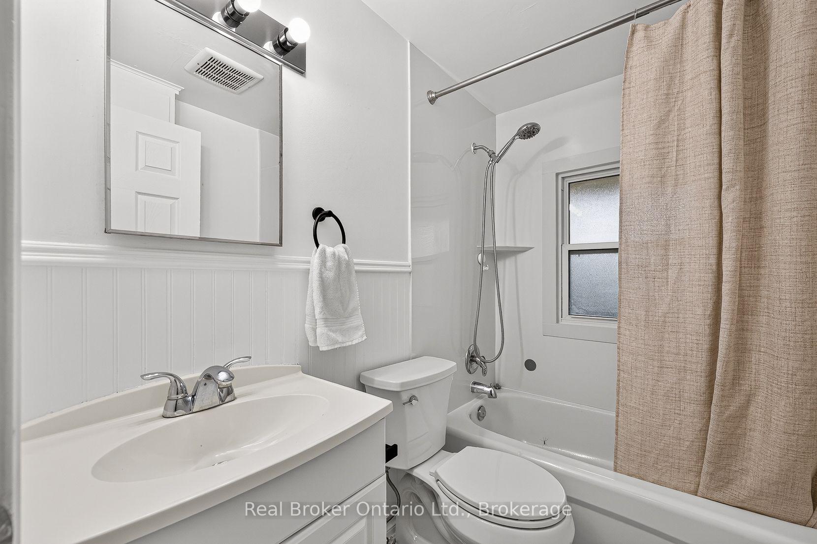 Photo 19 of 1012 Warwick Street, Woodstock, Woodstock - North — HOMEH