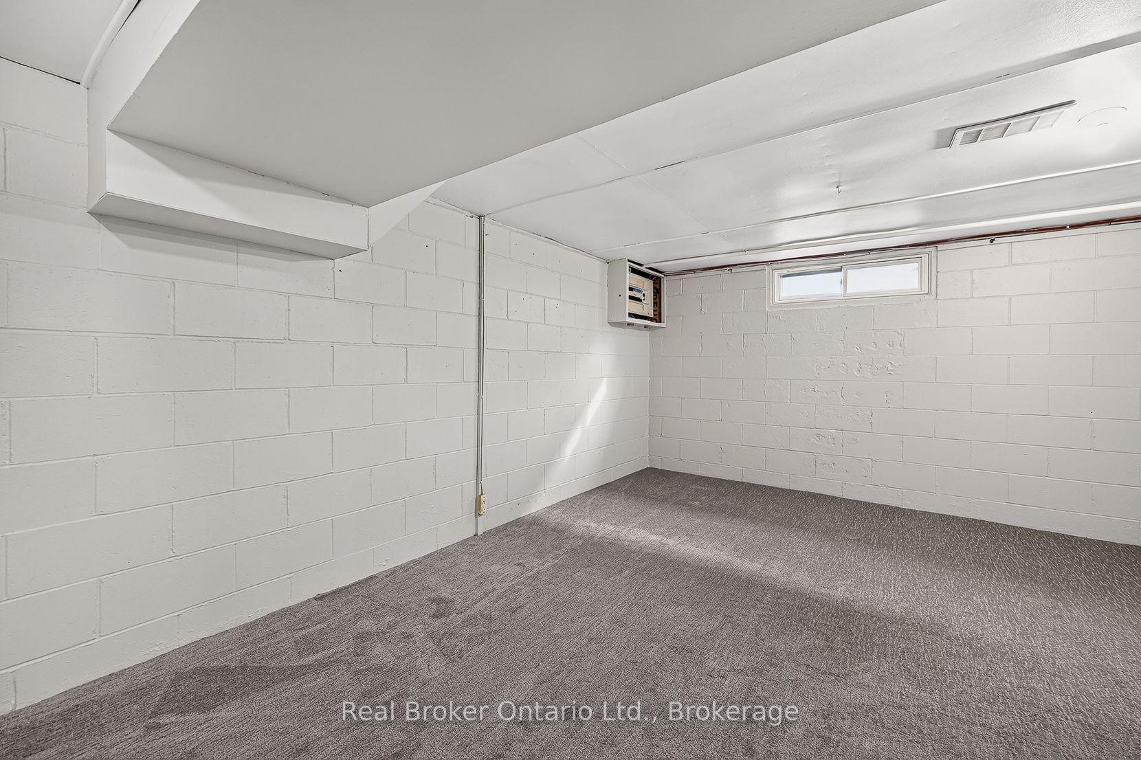 Photo 30 of 1012 Warwick Street, Woodstock, Woodstock - North — HOMEH