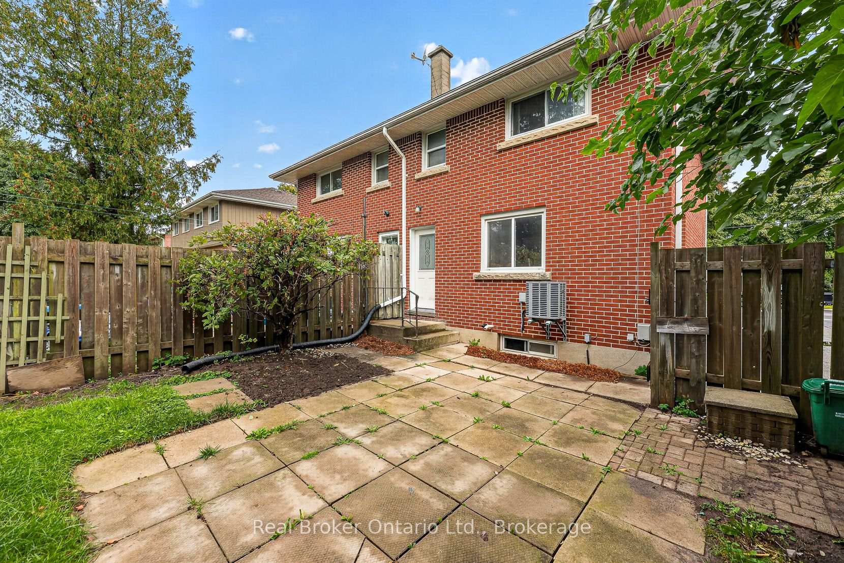 Photo 36 of 1012 Warwick Street, Woodstock, Woodstock - North — HOMEH