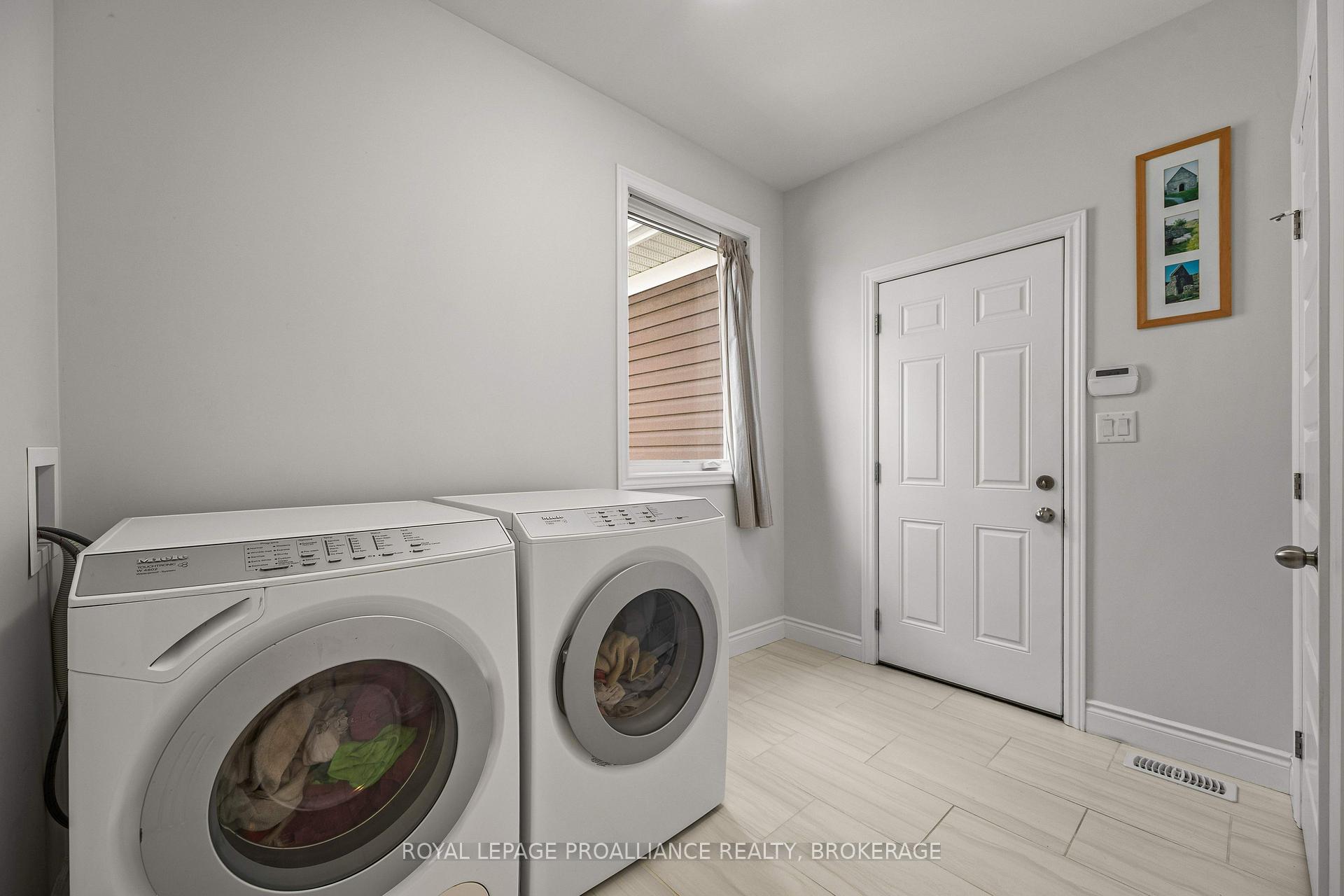 Photo 17 of 209 Mill Pond Place, Kingston, West of Sir John A. Blvd — HOMEH