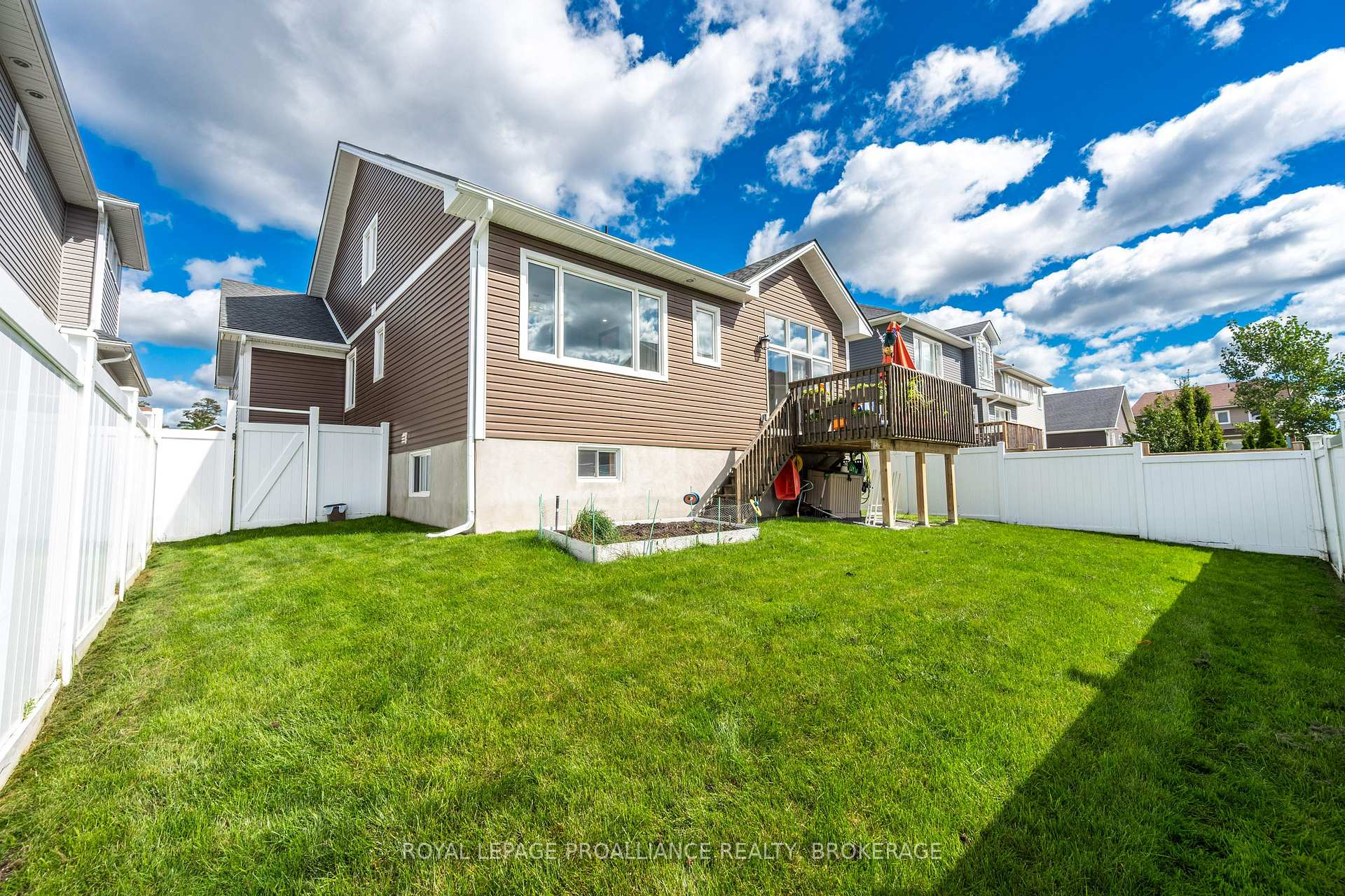 Photo 36 of 209 Mill Pond Place, Kingston, West of Sir John A. Blvd — HOMEH