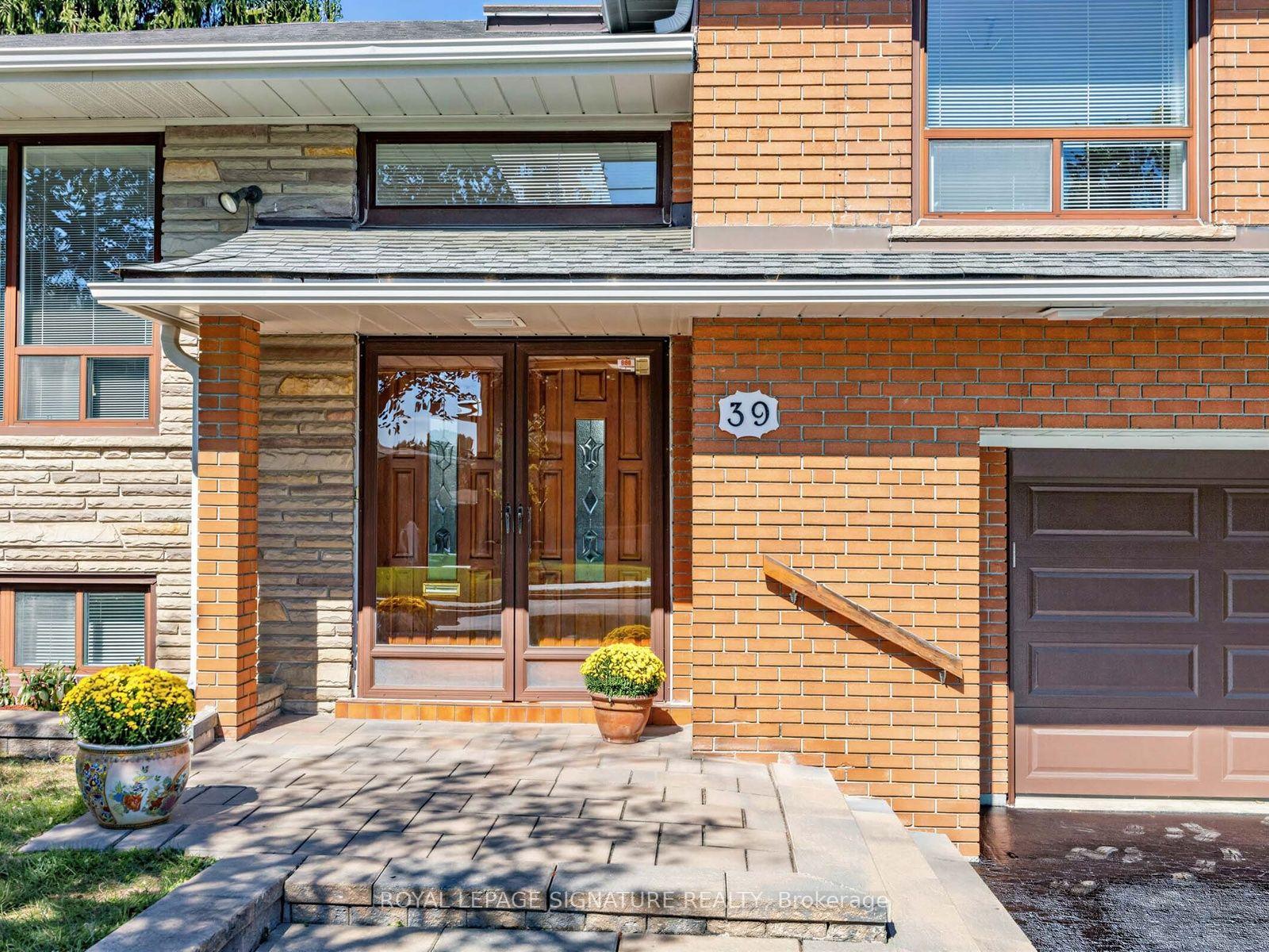 Photo 2 of 39 Buxton Road, North York, Downsview-Roding-CFB — HOMEH