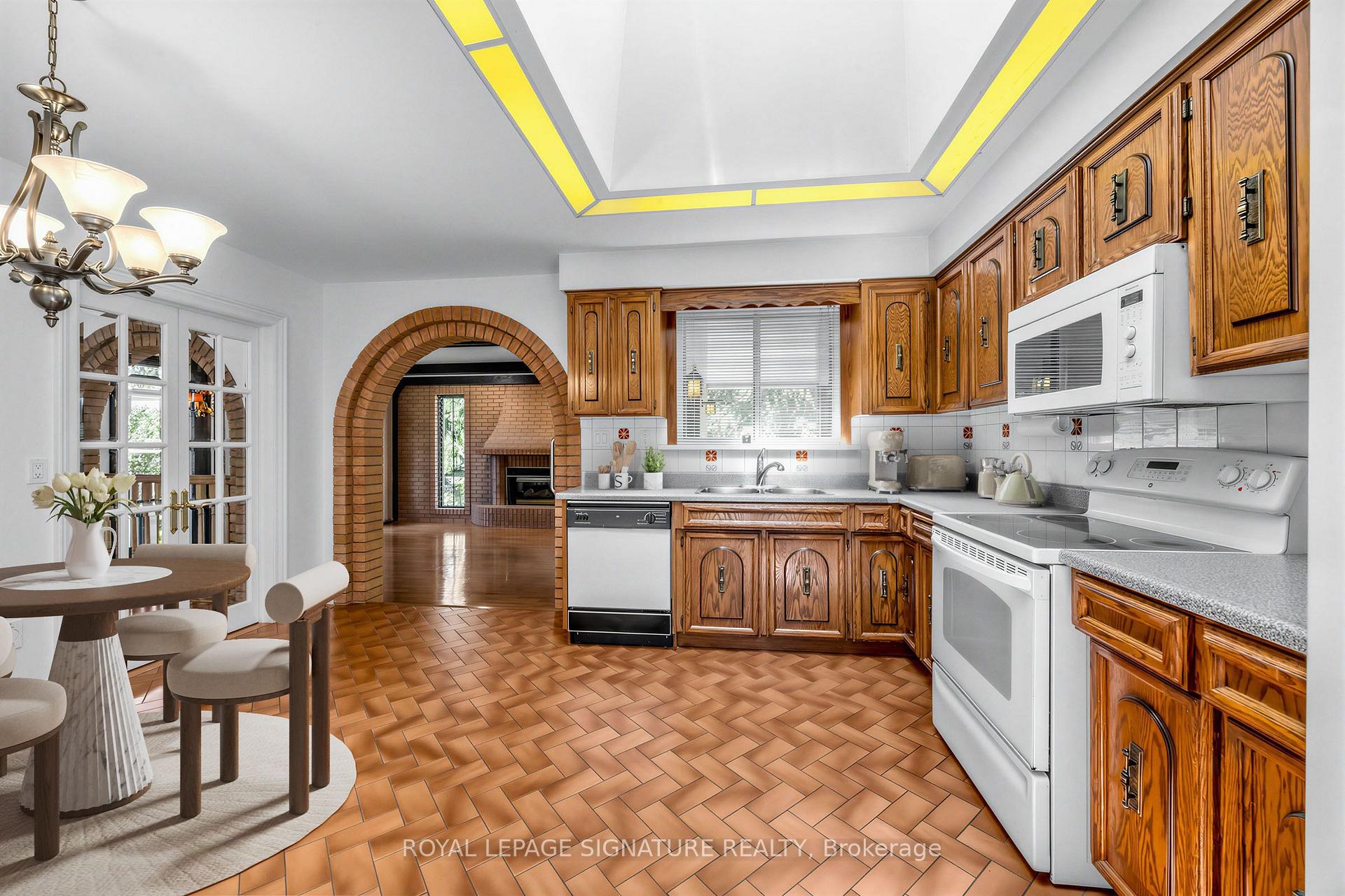 Photo 5 of 39 Buxton Road, North York, Downsview-Roding-CFB — HOMEH