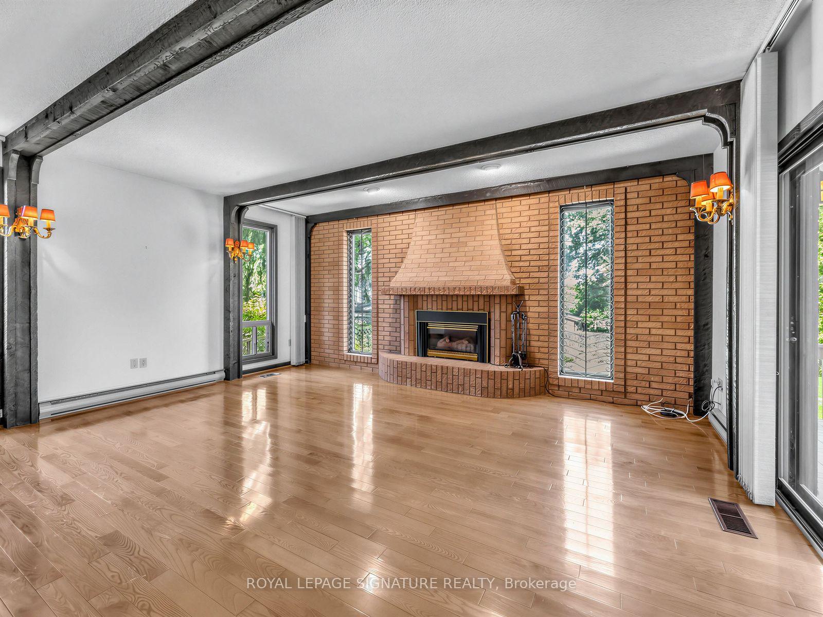 Photo 9 of 39 Buxton Road, North York, Downsview-Roding-CFB — HOMEH