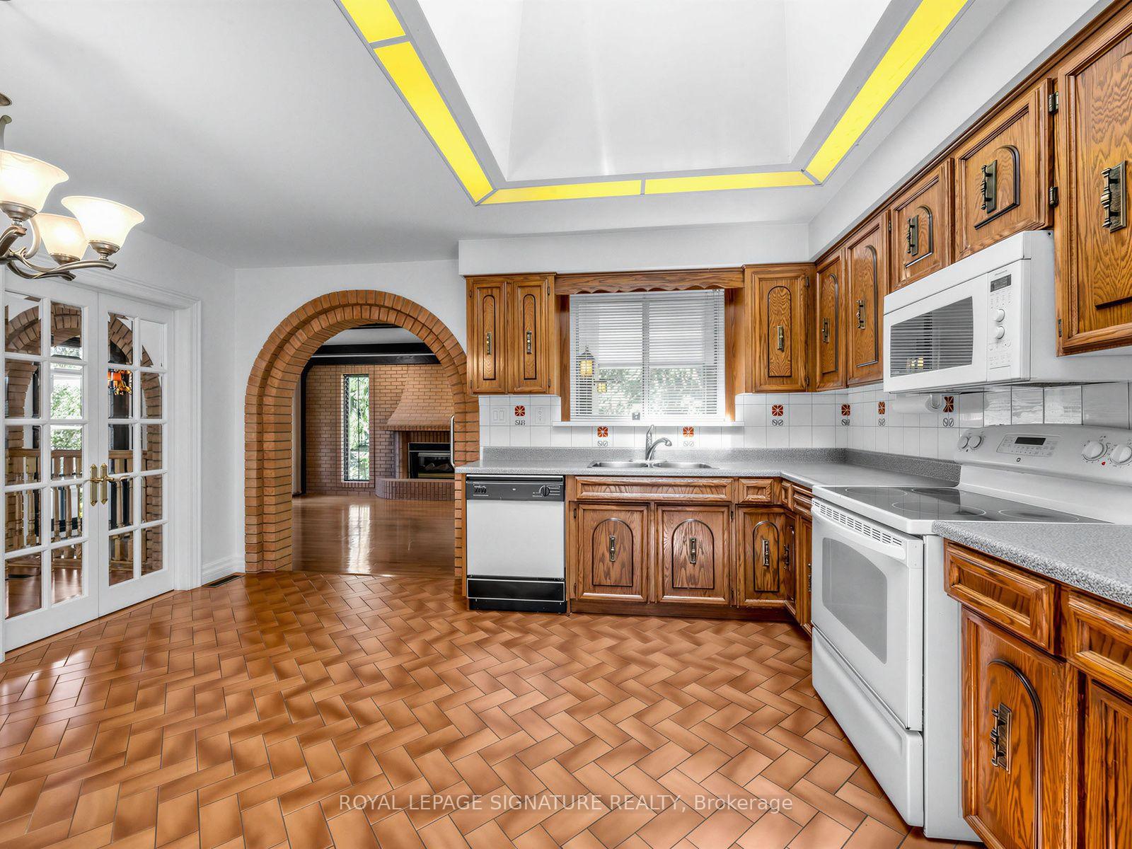 Photo 13 of 39 Buxton Road, North York, Downsview-Roding-CFB — HOMEH