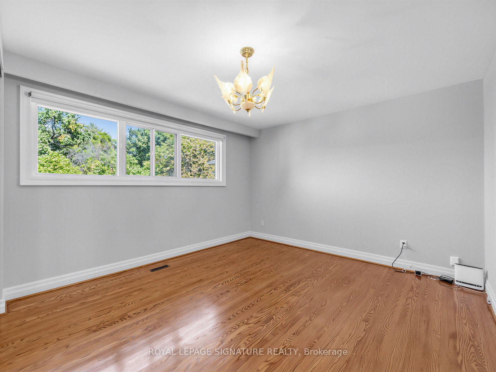 Photo 15 of 39 Buxton Road, North York, Downsview-Roding-CFB — HOMEH