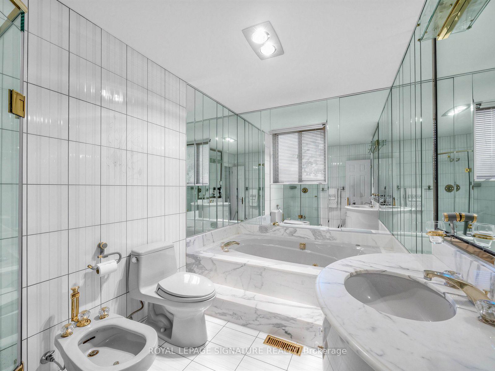 Photo 17 of 39 Buxton Road, North York, Downsview-Roding-CFB — HOMEH
