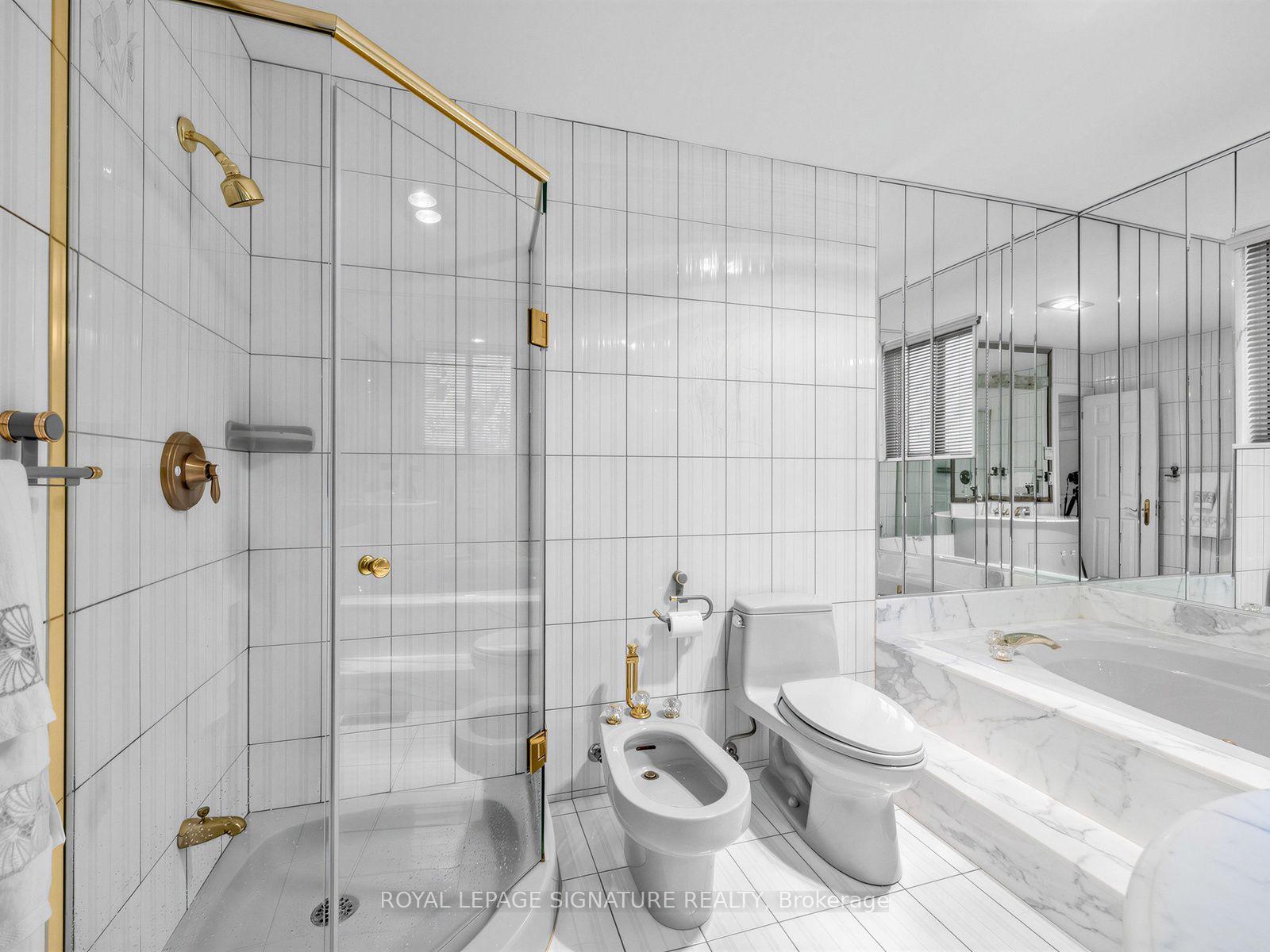Photo 18 of 39 Buxton Road, North York, Downsview-Roding-CFB — HOMEH