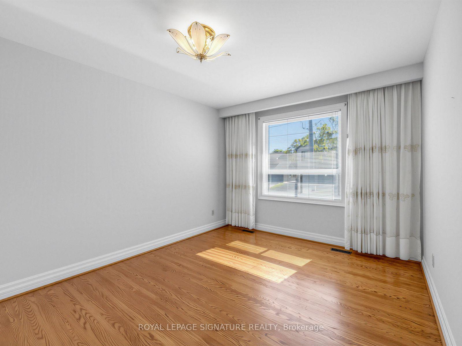 Photo 20 of 39 Buxton Road, North York, Downsview-Roding-CFB — HOMEH