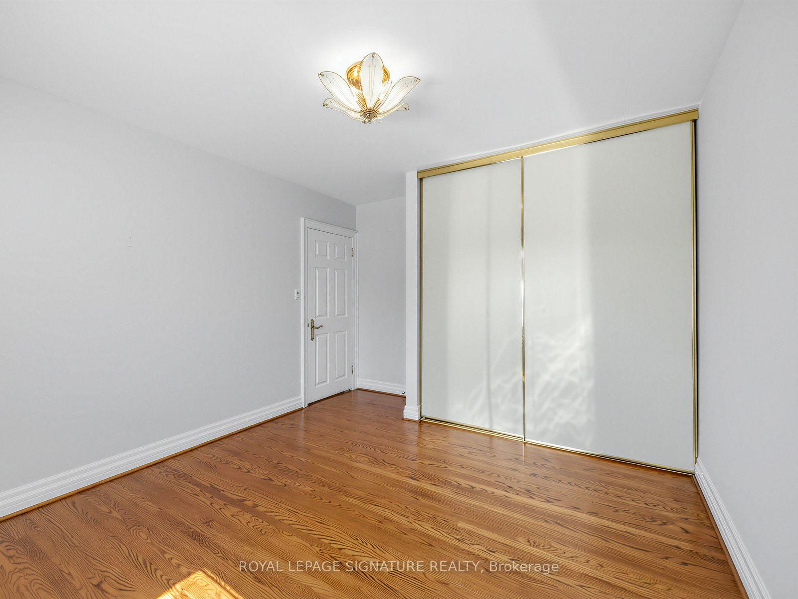 Photo 21 of 39 Buxton Road, North York, Downsview-Roding-CFB — HOMEH