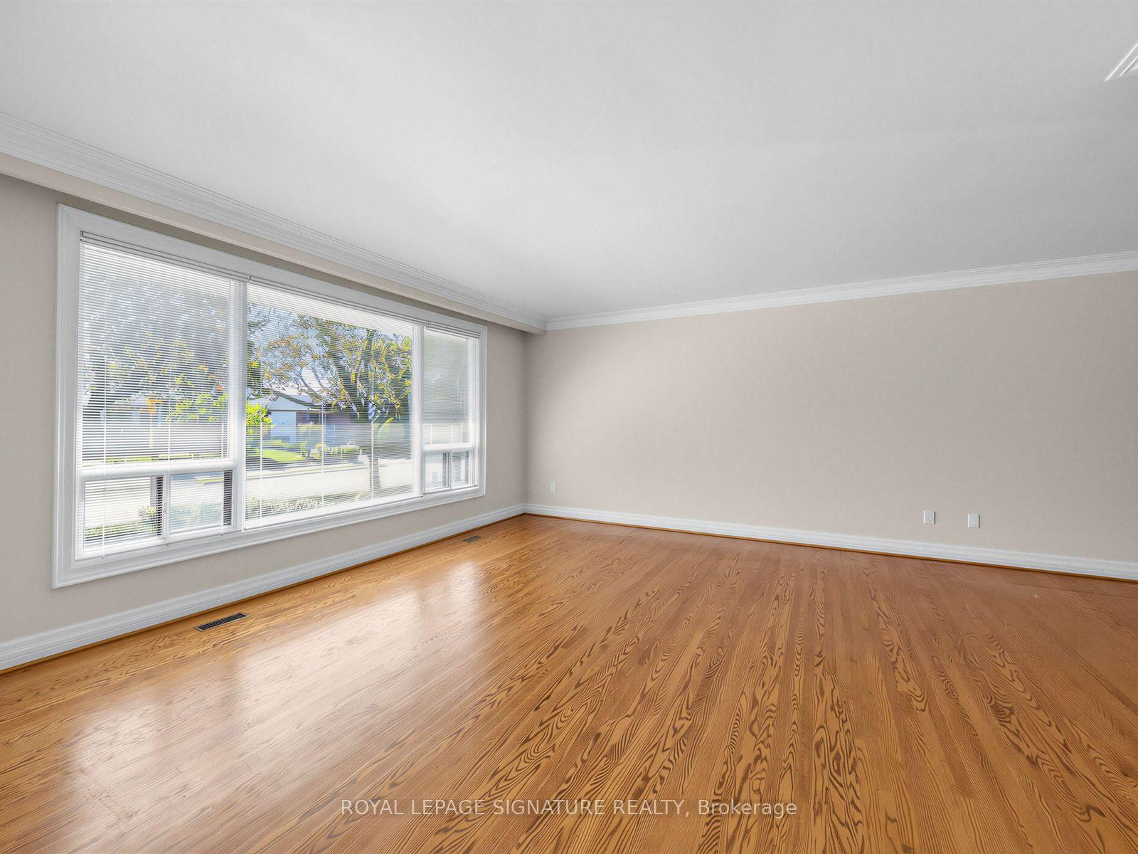Photo 25 of 39 Buxton Road, North York, Downsview-Roding-CFB — HOMEH