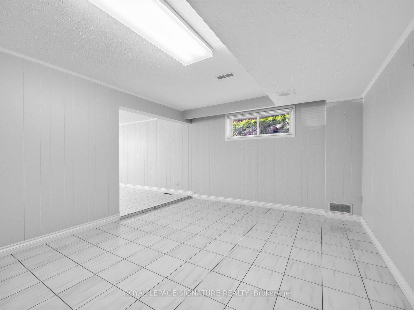 Photo 32 of 39 Buxton Road, North York, Downsview-Roding-CFB — HOMEH