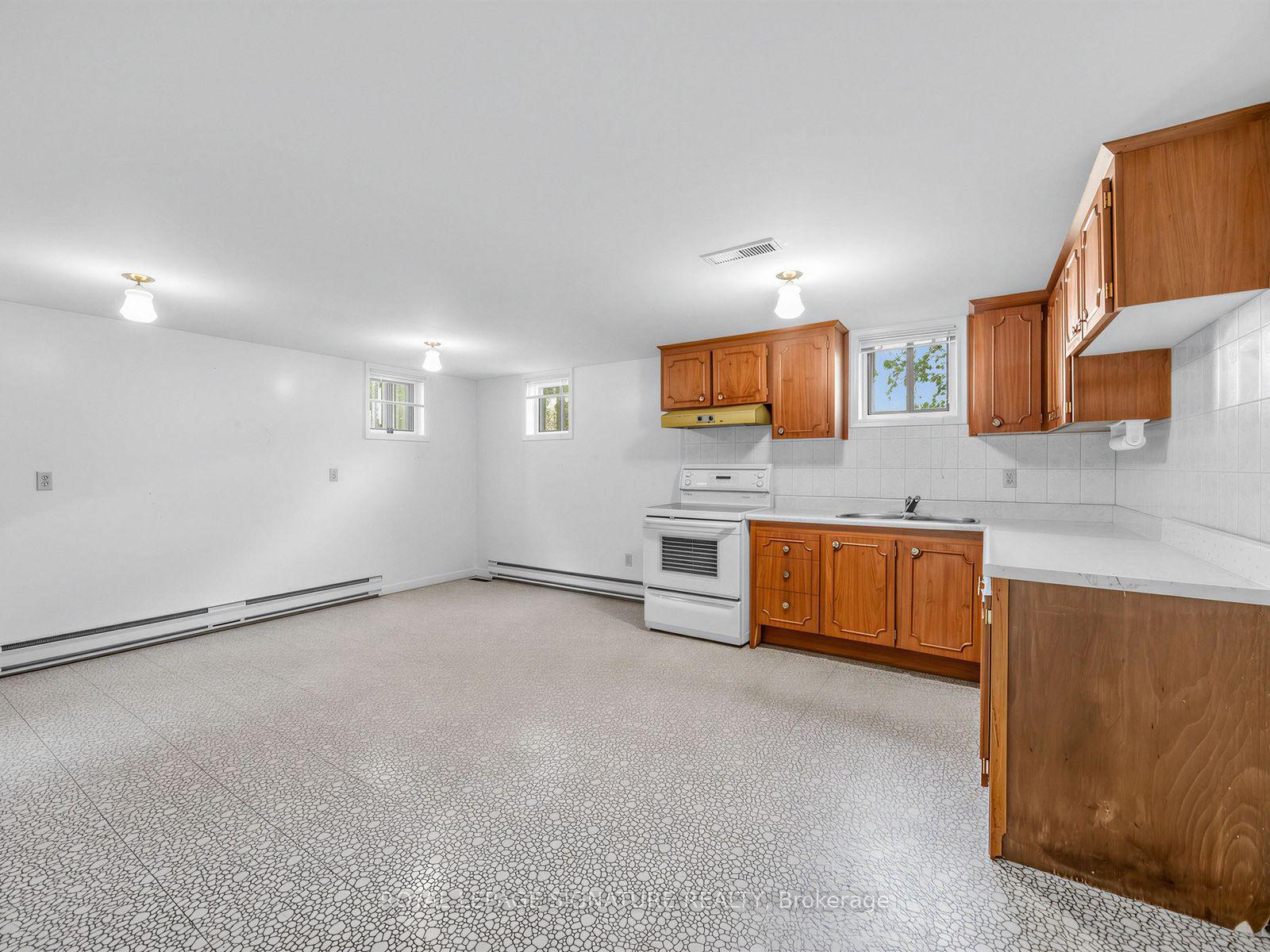 Photo 33 of 39 Buxton Road, North York, Downsview-Roding-CFB — HOMEH