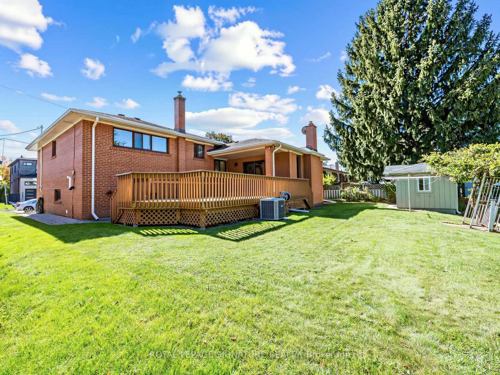 Photo 40 of 39 Buxton Road, North York, Downsview-Roding-CFB — HOMEH