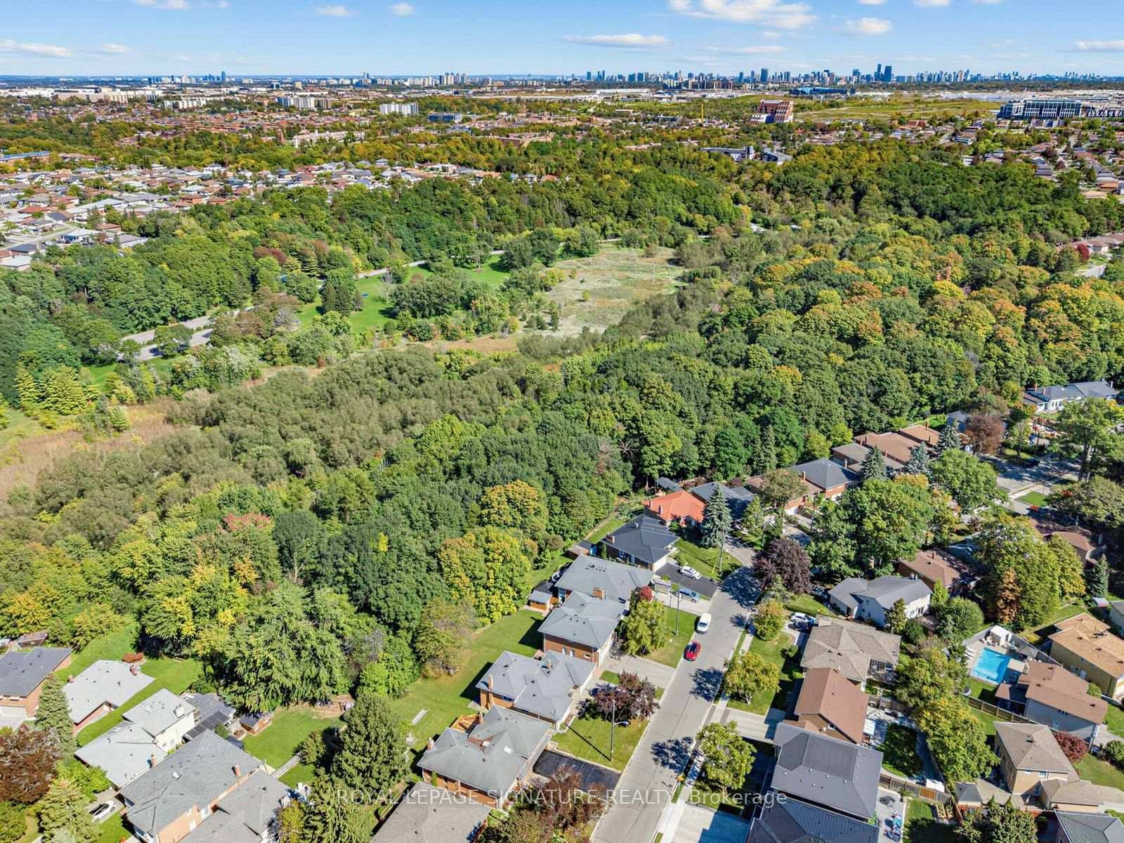 Photo 44 of 39 Buxton Road, North York, Downsview-Roding-CFB — HOMEH