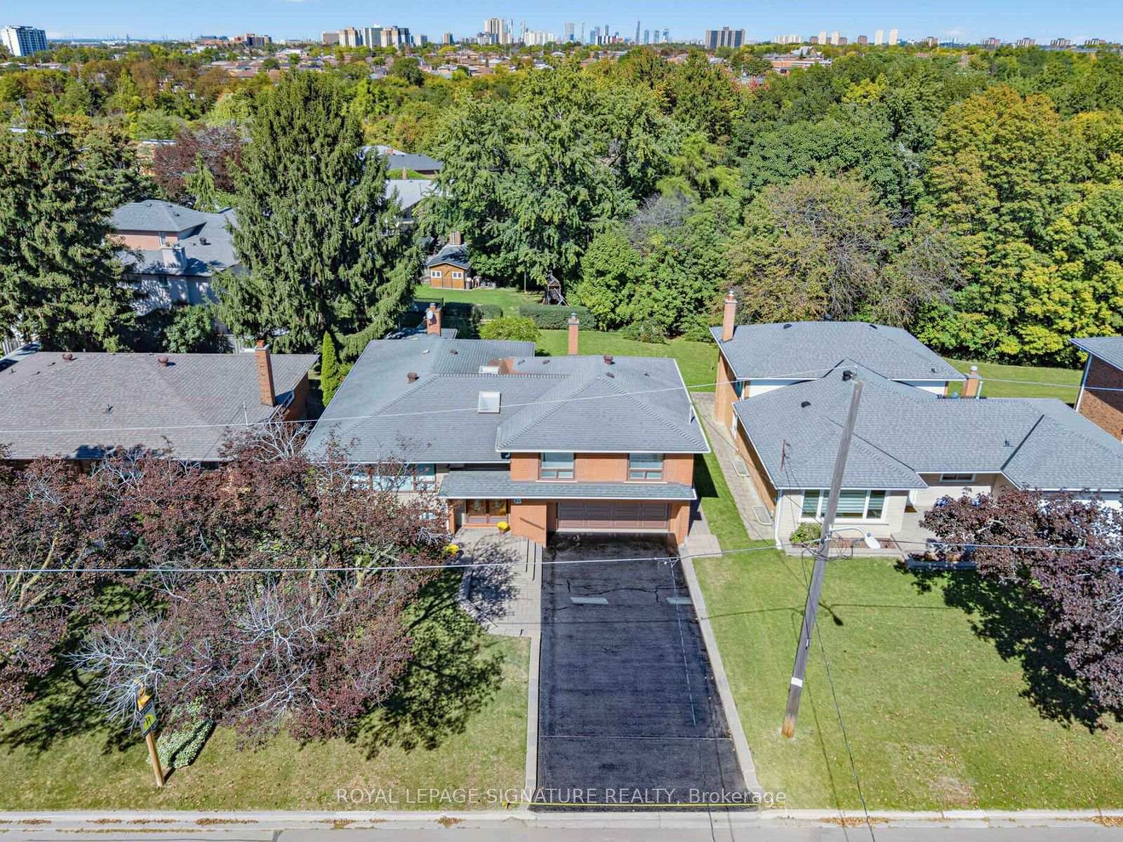Photo 47 of 39 Buxton Road, North York, Downsview-Roding-CFB — HOMEH