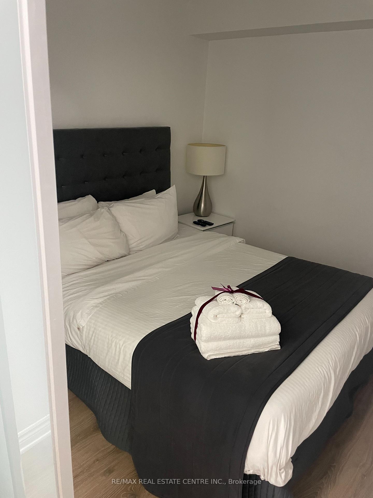 Photo 3 of Unit 724, 386 Yonge Street, Toronto, Bay Street Corridor — HOMEH