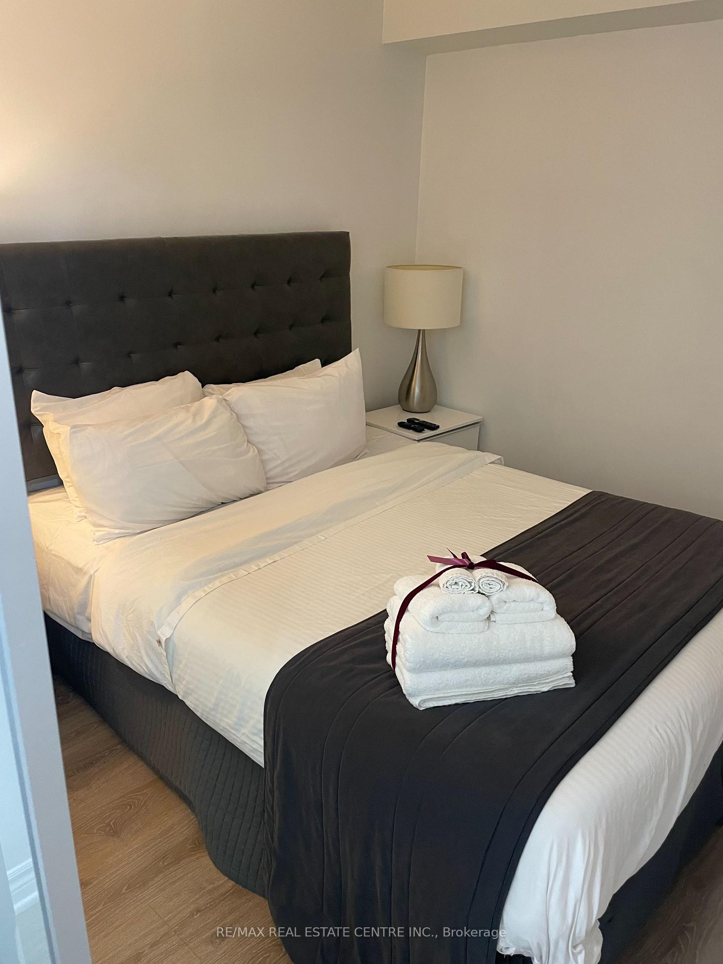 Photo 4 of Unit 724, 386 Yonge Street, Toronto, Bay Street Corridor — HOMEH