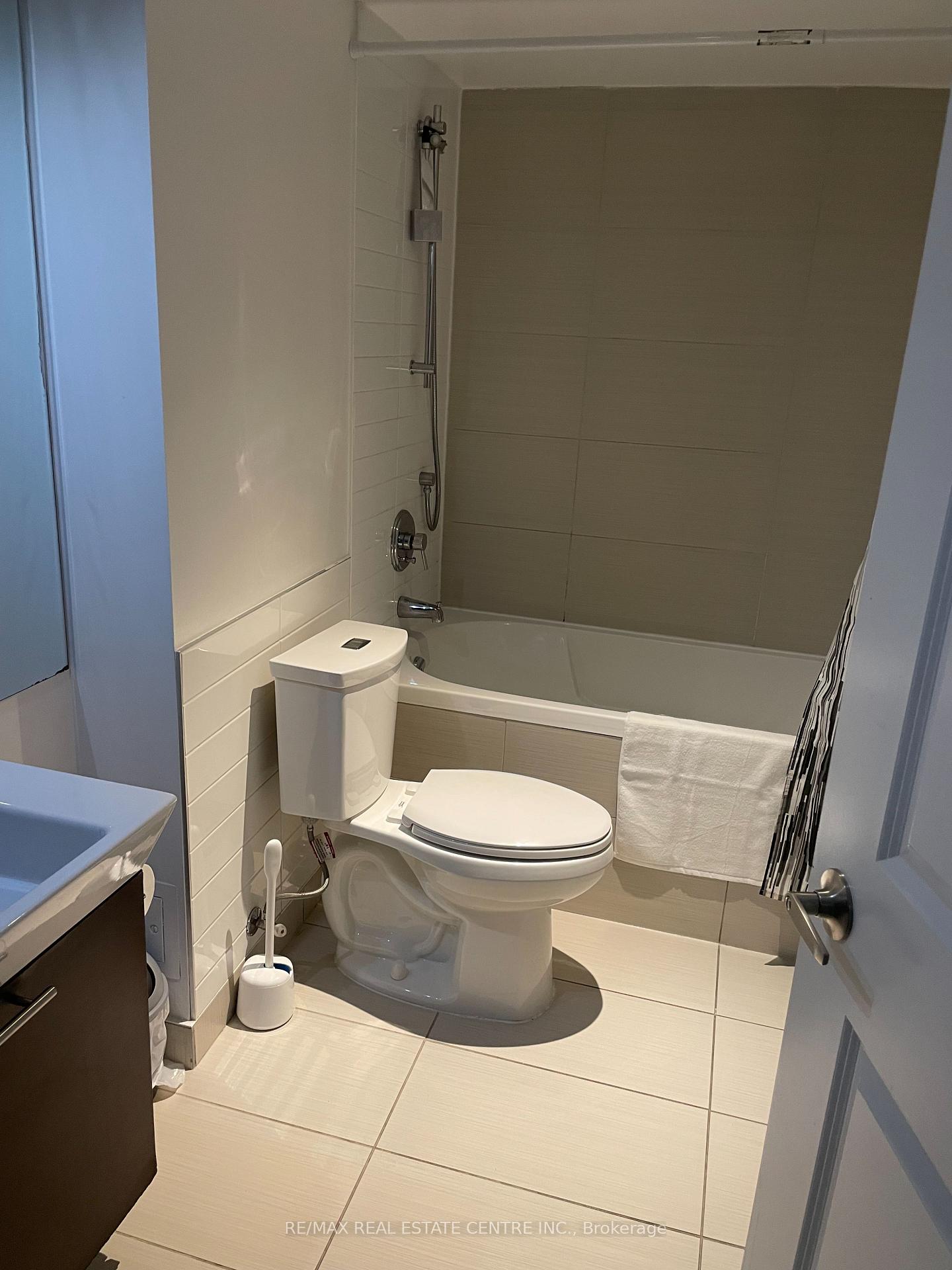 Photo 13 of Unit 724, 386 Yonge Street, Toronto, Bay Street Corridor — HOMEH