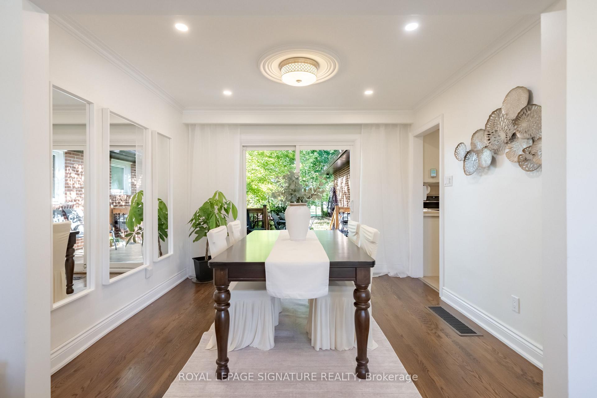 Photo 8 of 3510 Burningelm Crescent, Mississauga, Applewood — HOMEH