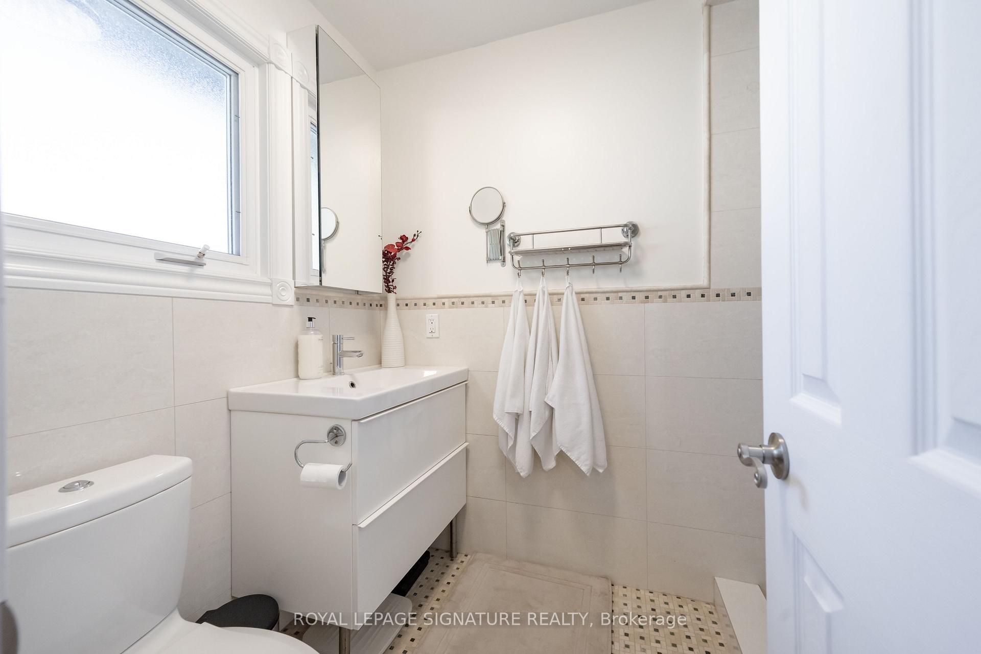 Photo 16 of 3510 Burningelm Crescent, Mississauga, Applewood — HOMEH