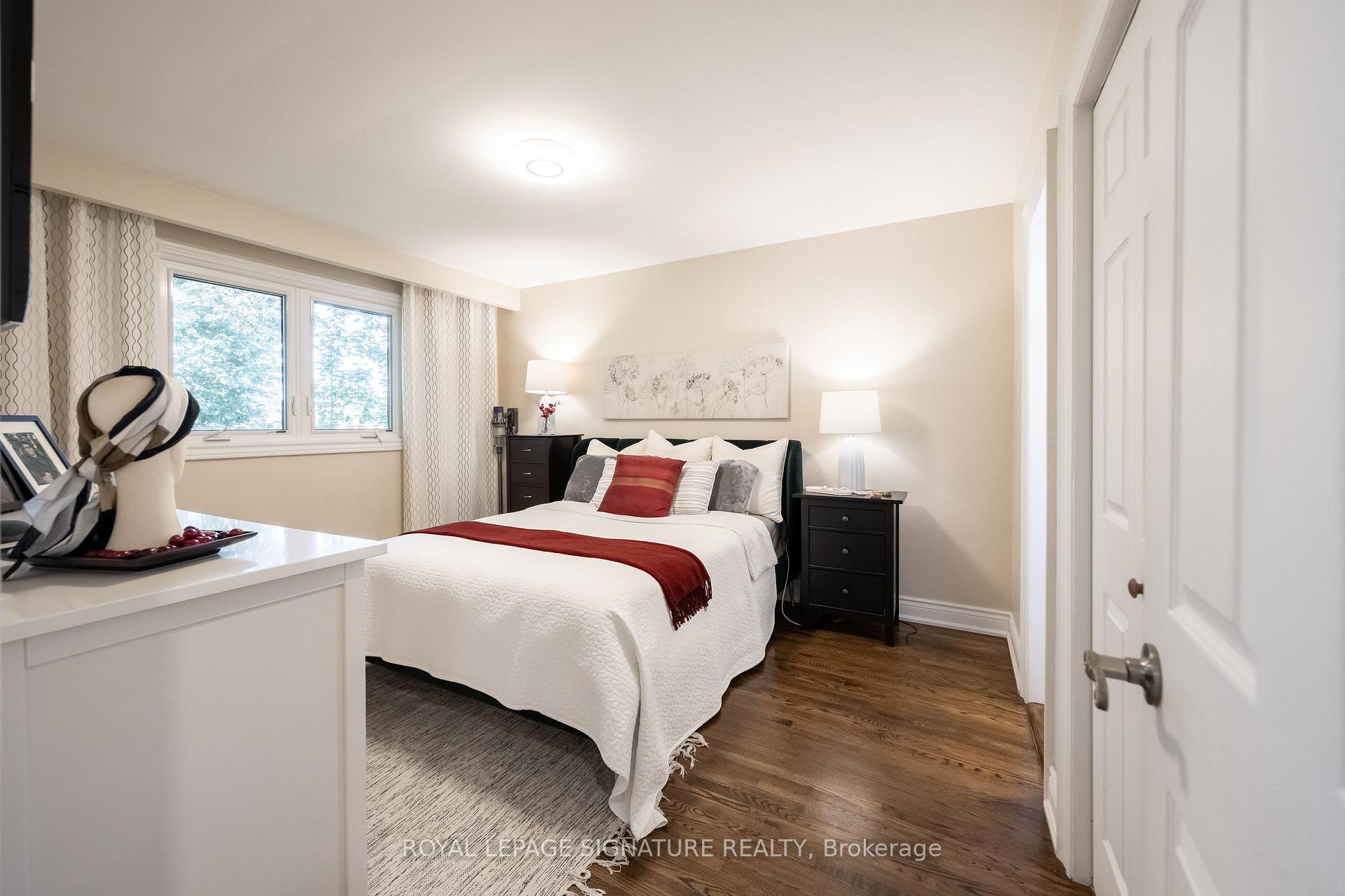 Photo 17 of 3510 Burningelm Crescent, Mississauga, Applewood — HOMEH