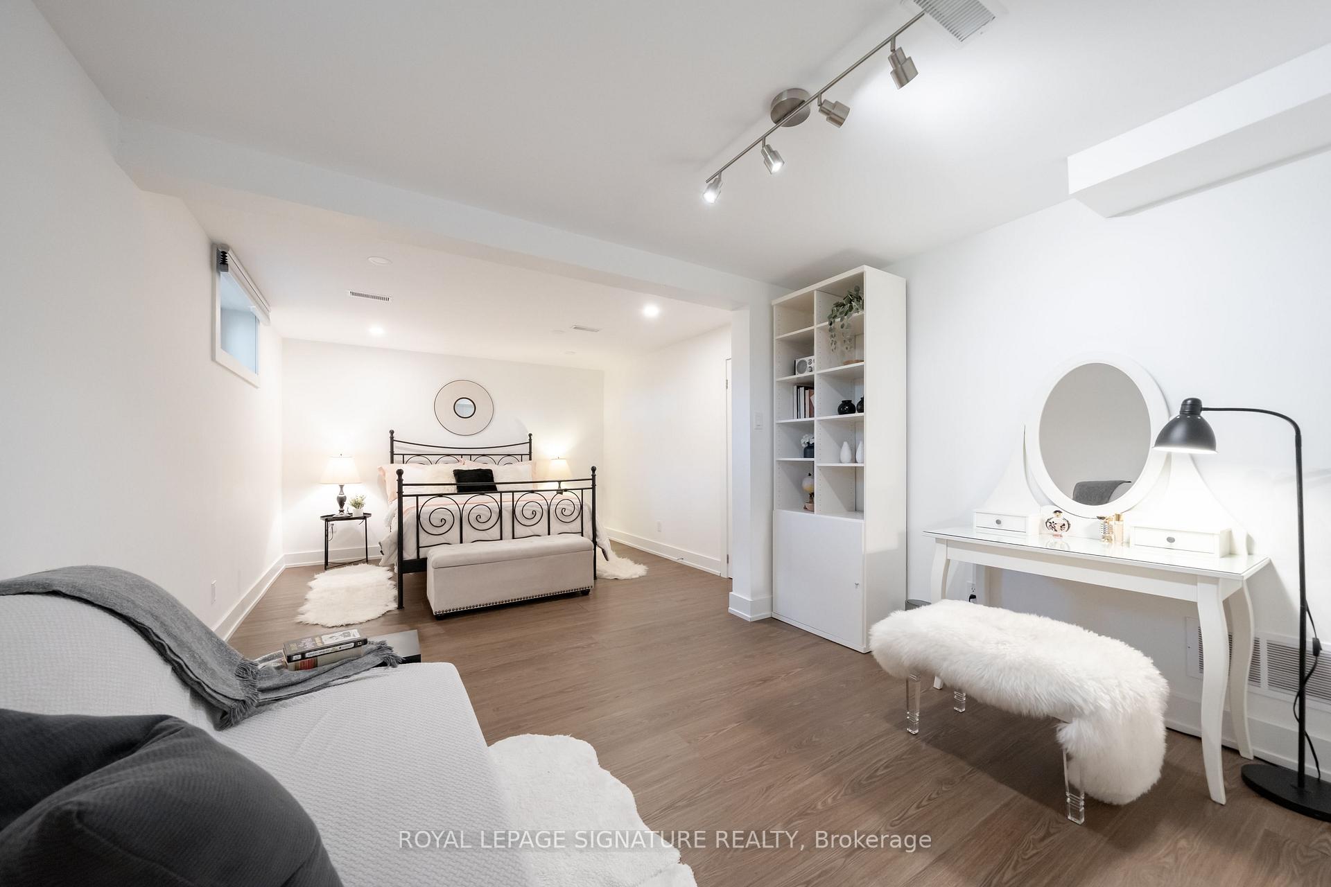 Photo 24 of 3510 Burningelm Crescent, Mississauga, Applewood — HOMEH