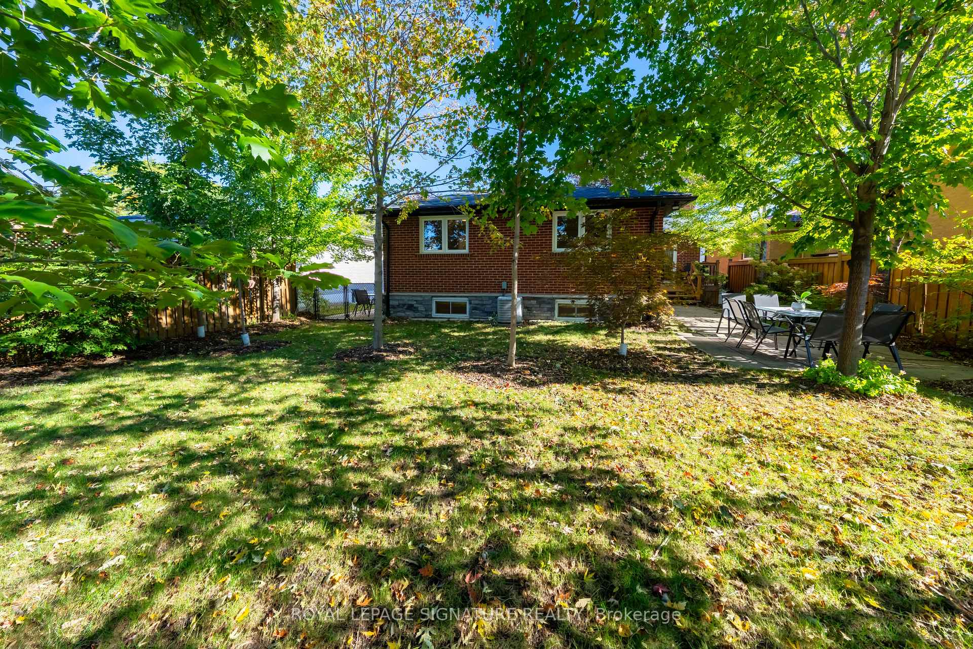 Photo 28 of 3510 Burningelm Crescent, Mississauga, Applewood — HOMEH