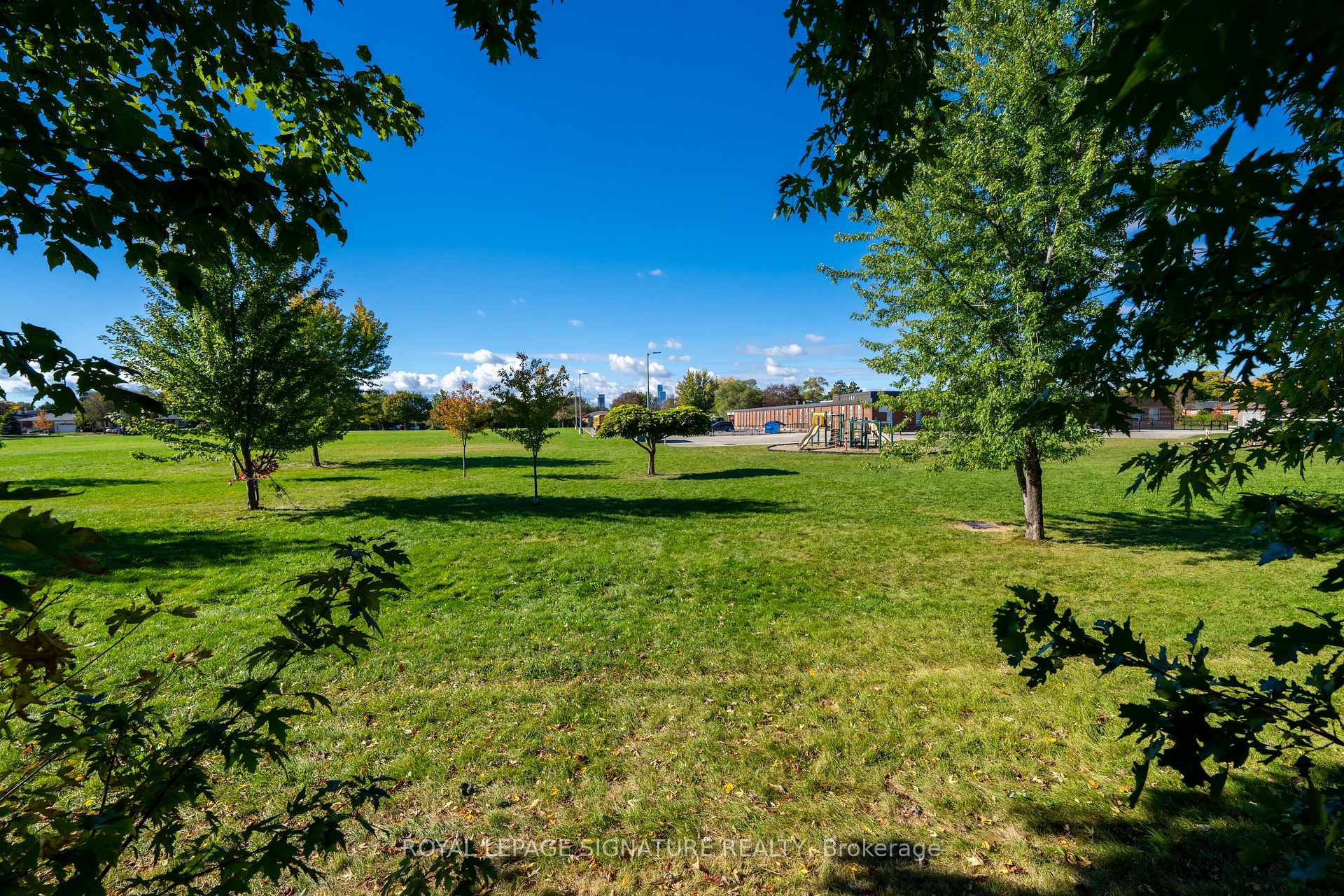 Photo 29 of 3510 Burningelm Crescent, Mississauga, Applewood — HOMEH
