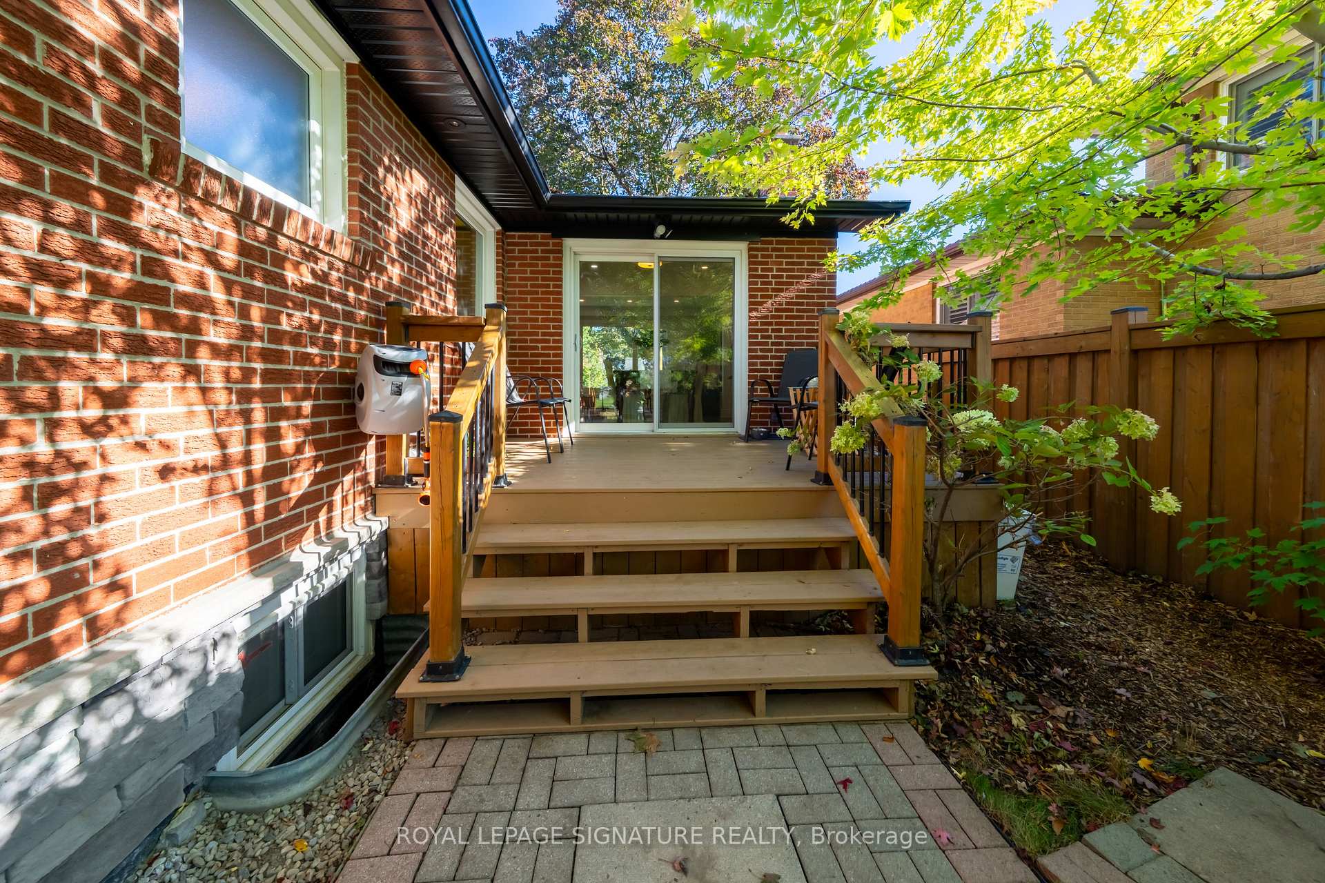 Photo 32 of 3510 Burningelm Crescent, Mississauga, Applewood — HOMEH