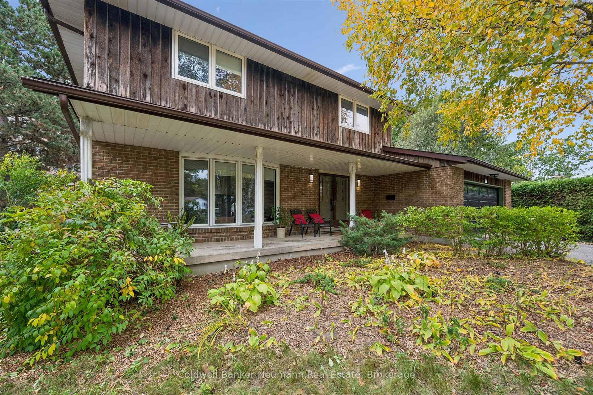 Photo 3 of 10 Skye Place, Guelph, Dovercliffe Park/Old University — HOMEH