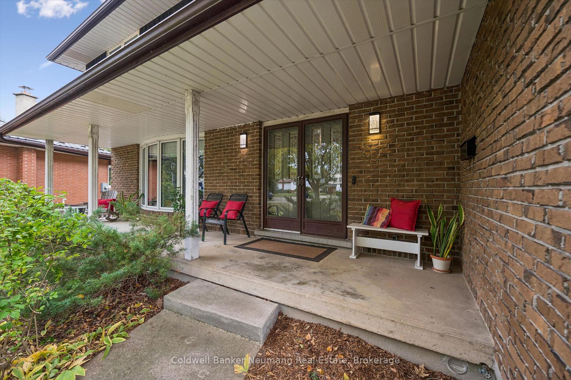 Photo 4 of 10 Skye Place, Guelph, Dovercliffe Park/Old University — HOMEH
