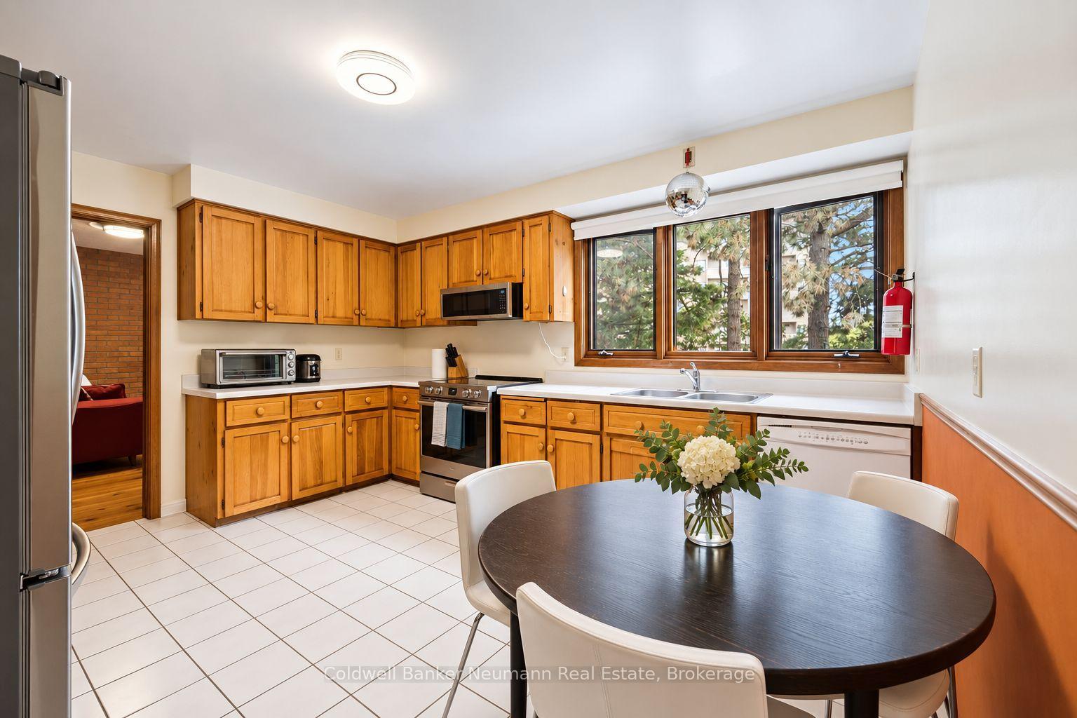 Photo 7 of 10 Skye Place, Guelph, Dovercliffe Park/Old University — HOMEH