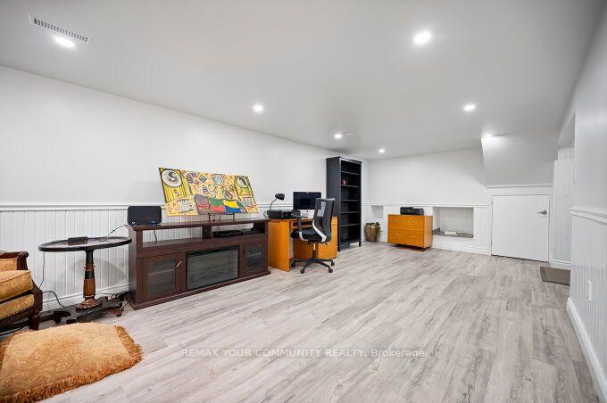 Photo 32 of 3202 Centennial Drive E, Burlington, Palmer — HOMEH