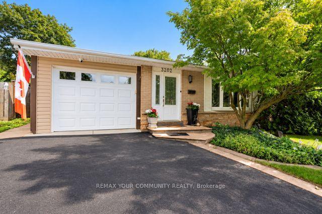 Photo 2 of 3202 Centennial Drive E, Burlington, Palmer — HOMEH