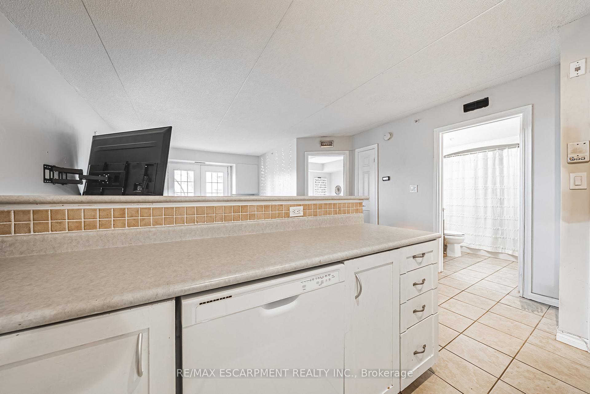 Photo 11 of Unit 313, 1451 Walkers Line, Burlington, Tansley — HOMEH
