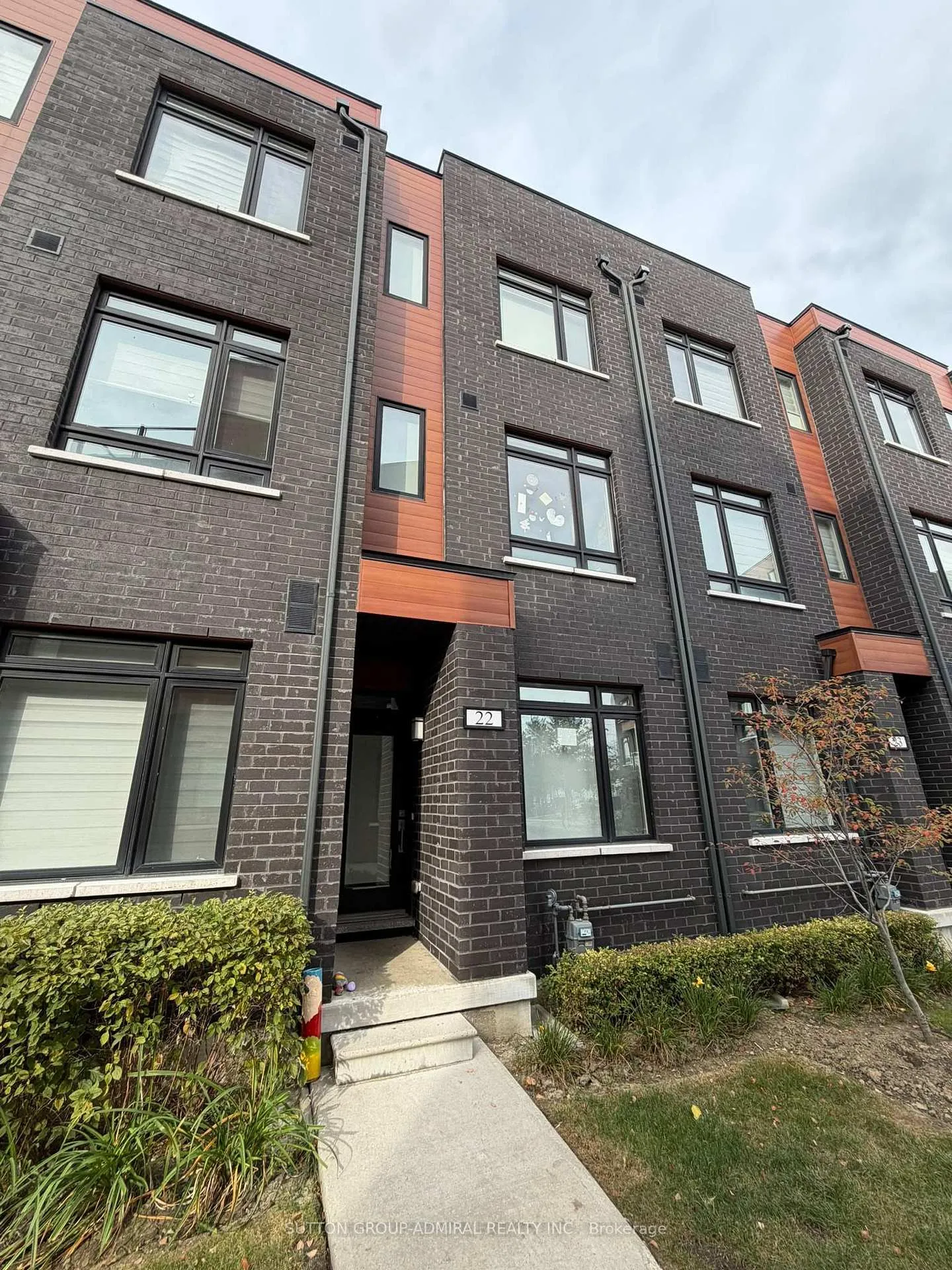 Photo 3 of Unit 22, 370 Red Maple Road, Richmond Hill, Langstaff — HOMEH