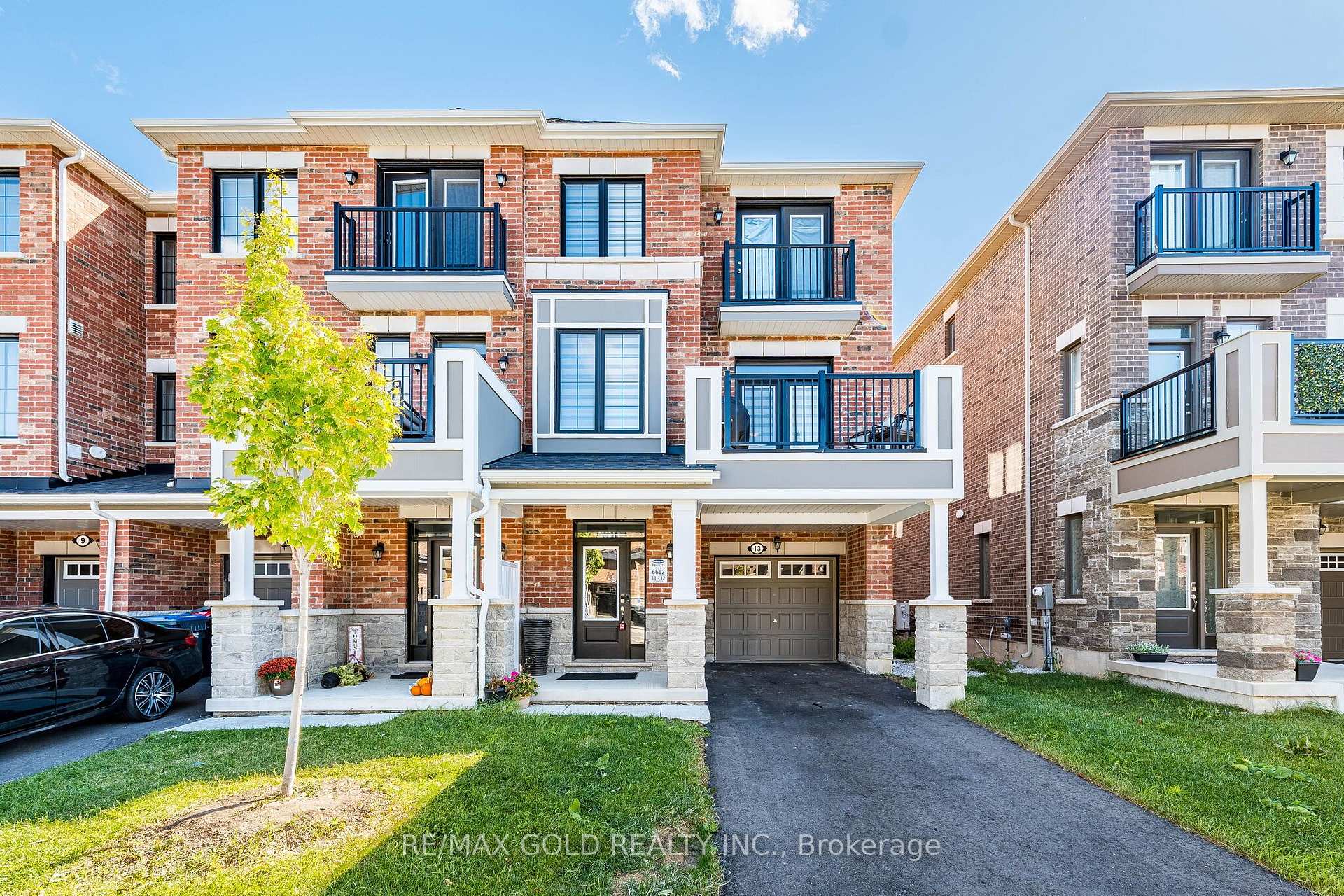 Photo 2 of 13 Keppel Circle, Brampton, Northwest Brampton — HOMEH