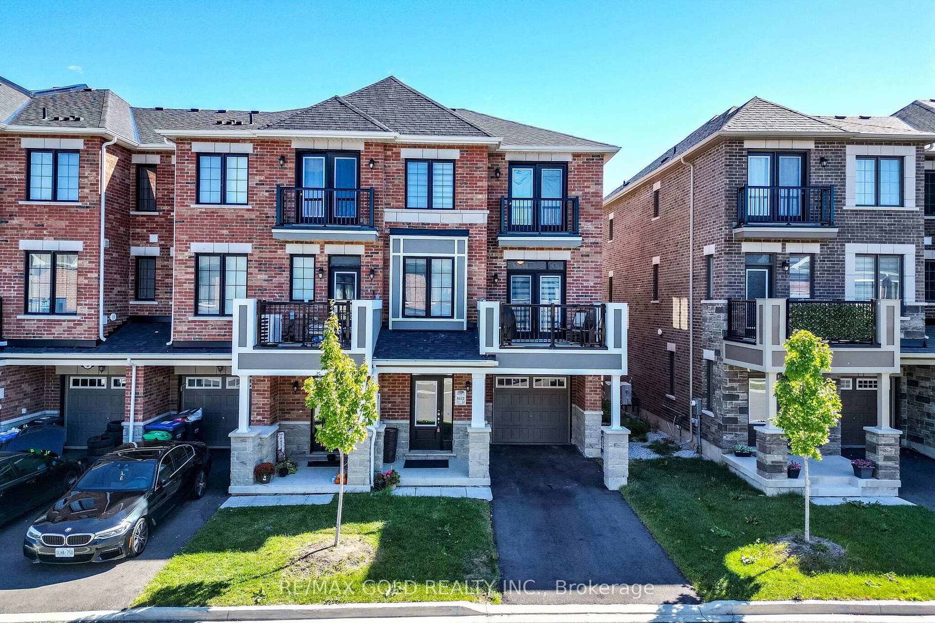 Photo 3 of 13 Keppel Circle, Brampton, Northwest Brampton — HOMEH